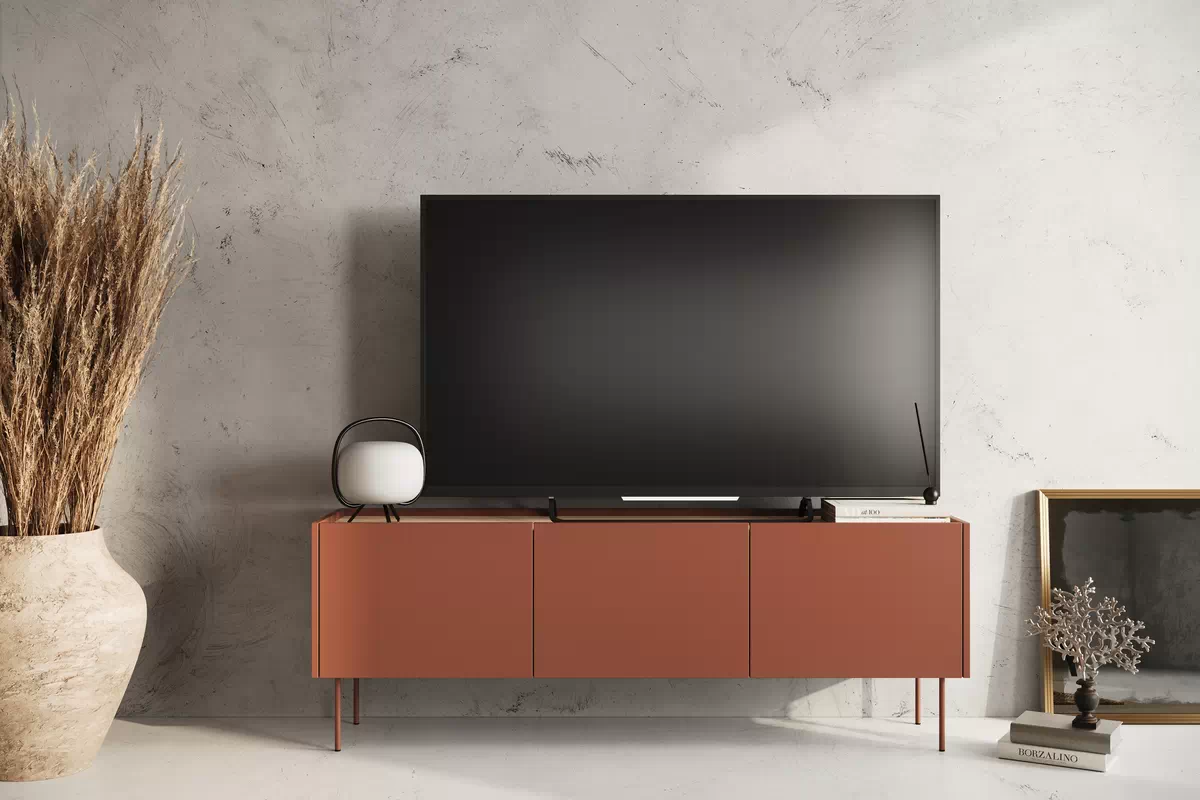 TV stolek Desin 170 cm s ukrytou zásuvkou - ceramic red / dub nagano skříňka RTV Desin 170 cm z ukryta szuflada i metalowymi nogami - Červený / ceramic red / dub nagano