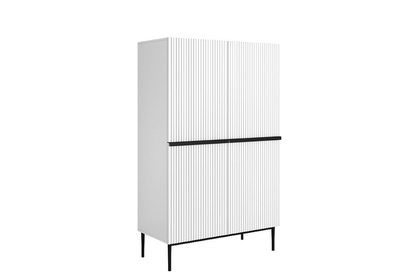 Vysoká komoda Nicole 100 cm dvoudveřová s rýhovaným čelem - bílý mat / černé nohy