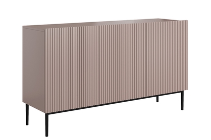 Moderní komoda Nicole 150 cm třídveřová s ryhovaným čelem - antický růžový MDF / černé nohy