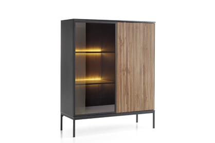 Nízká vitrína Bogalo s drážkovanými dvířky a LED osvětlením - černá / dub wotan