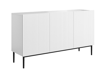 Komoda Nicole 150 cm trojdverová s ryhovaným čelom - biely mat / čierne nohy