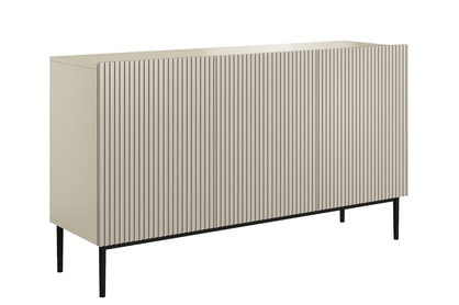 Moderní třídveřová komoda Nicole 150 cm s ryhovaným čelem - kašmír / černé nohy