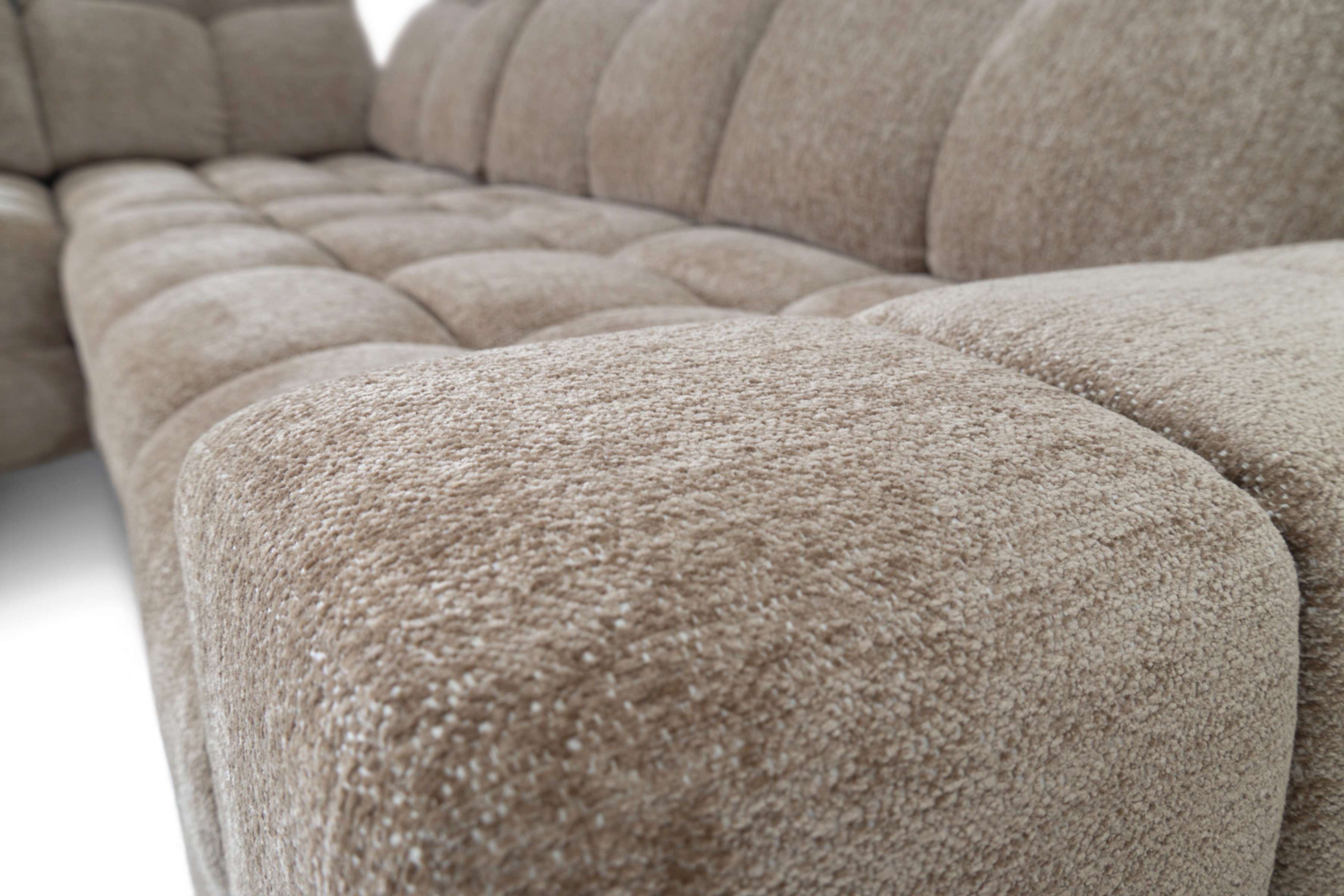 Rohová sedací souprava Magnelio Prestige L s elektrickým výsuvem levá – béžová boucle Raven 34  Rohová sedací souprava Magnelio Prestige L z elektricky wysuwanym sedadlem levá - béžová boucle Raven 34 