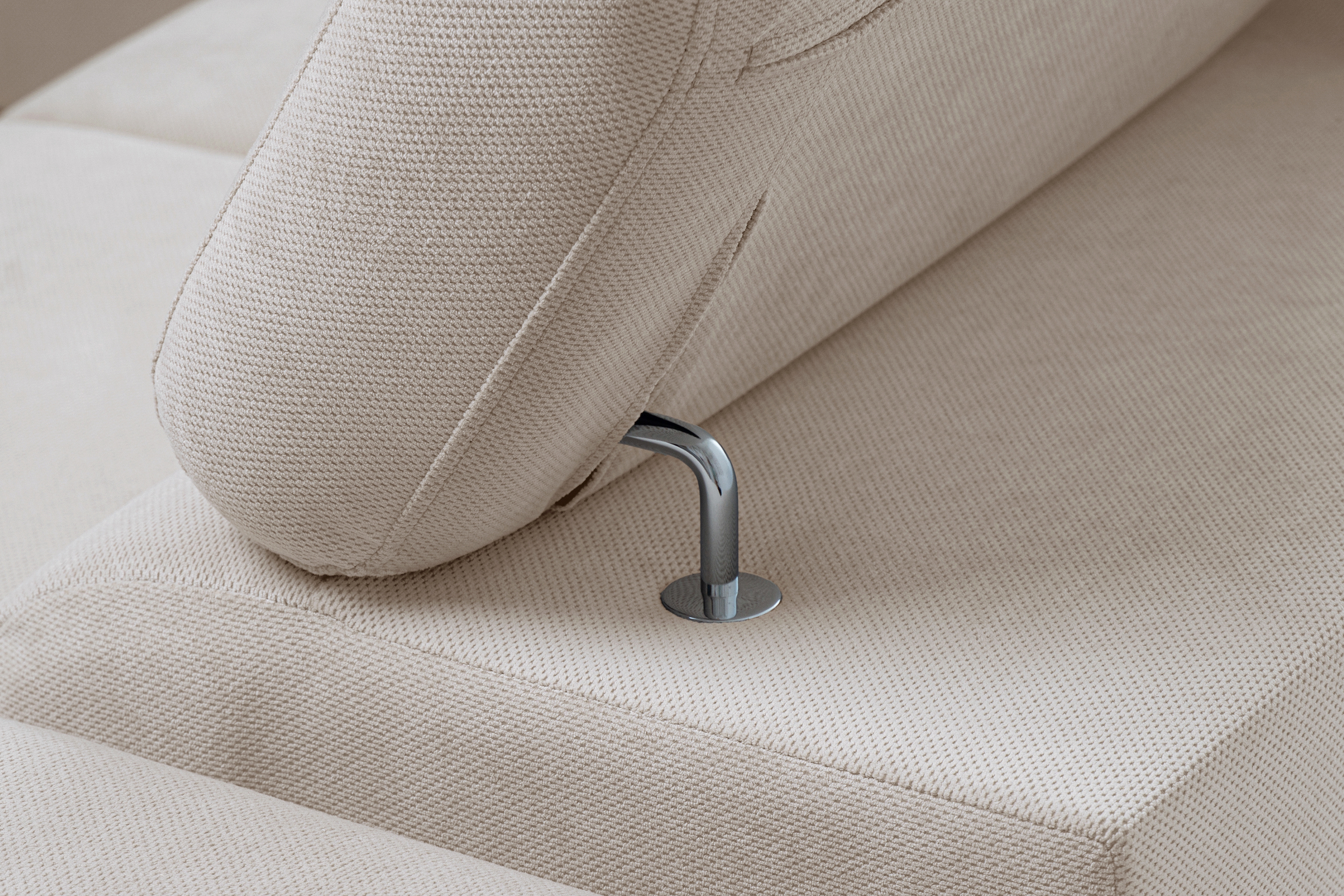 Rozkladacia rohová sedacia súprava Monrose Mini ľavá - béžový plyš Pretty 03  Rohová sedacia súprava Monrose L II s funkciou spánku Ľavá strana - béžový plusz Pretty 03 