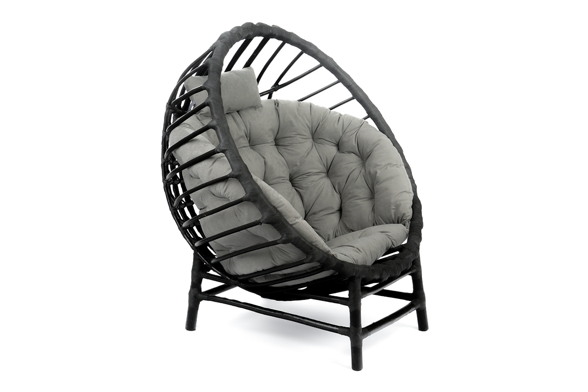 Proutěné křeslo Gardins I - černá Křeslo stojacy wiklinowy kokon Gardins I - Černý