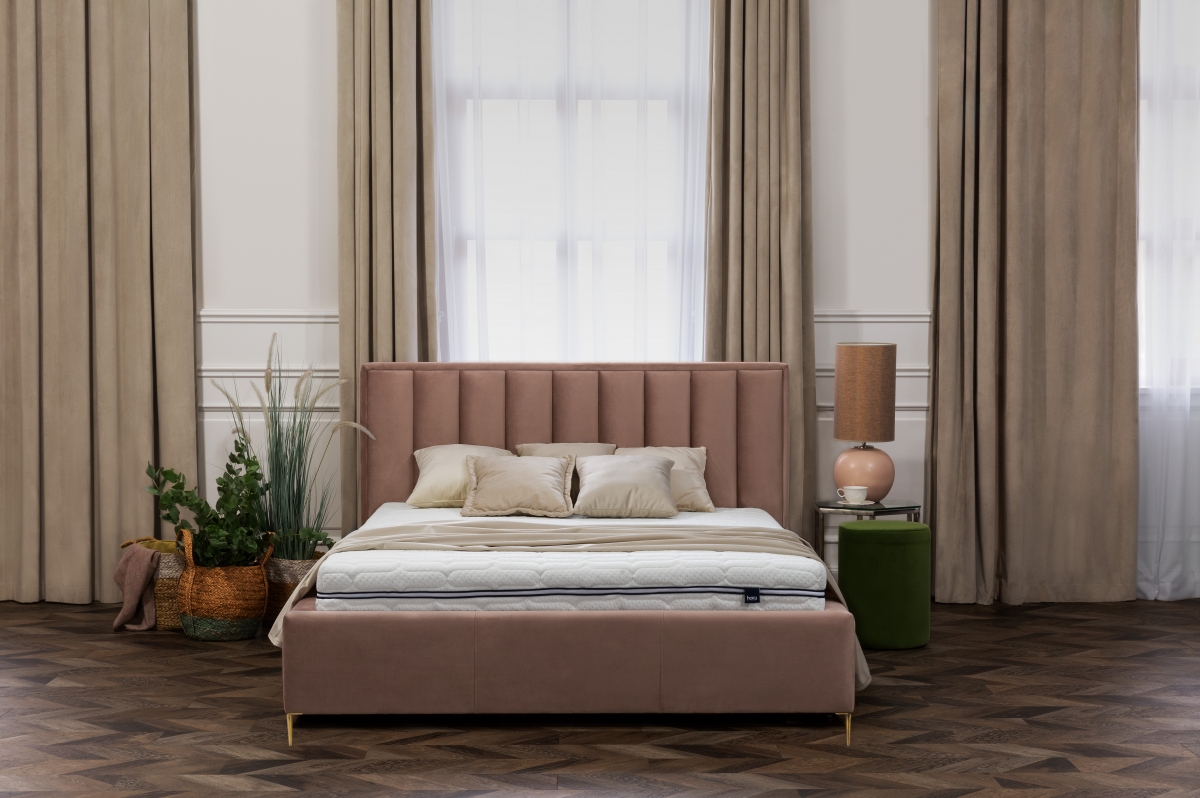 postel čalouněné pro ložnice ze stelazem Misel - 180x200, Nohy zlaté postel w rozmiarze 180 pro ložnice 