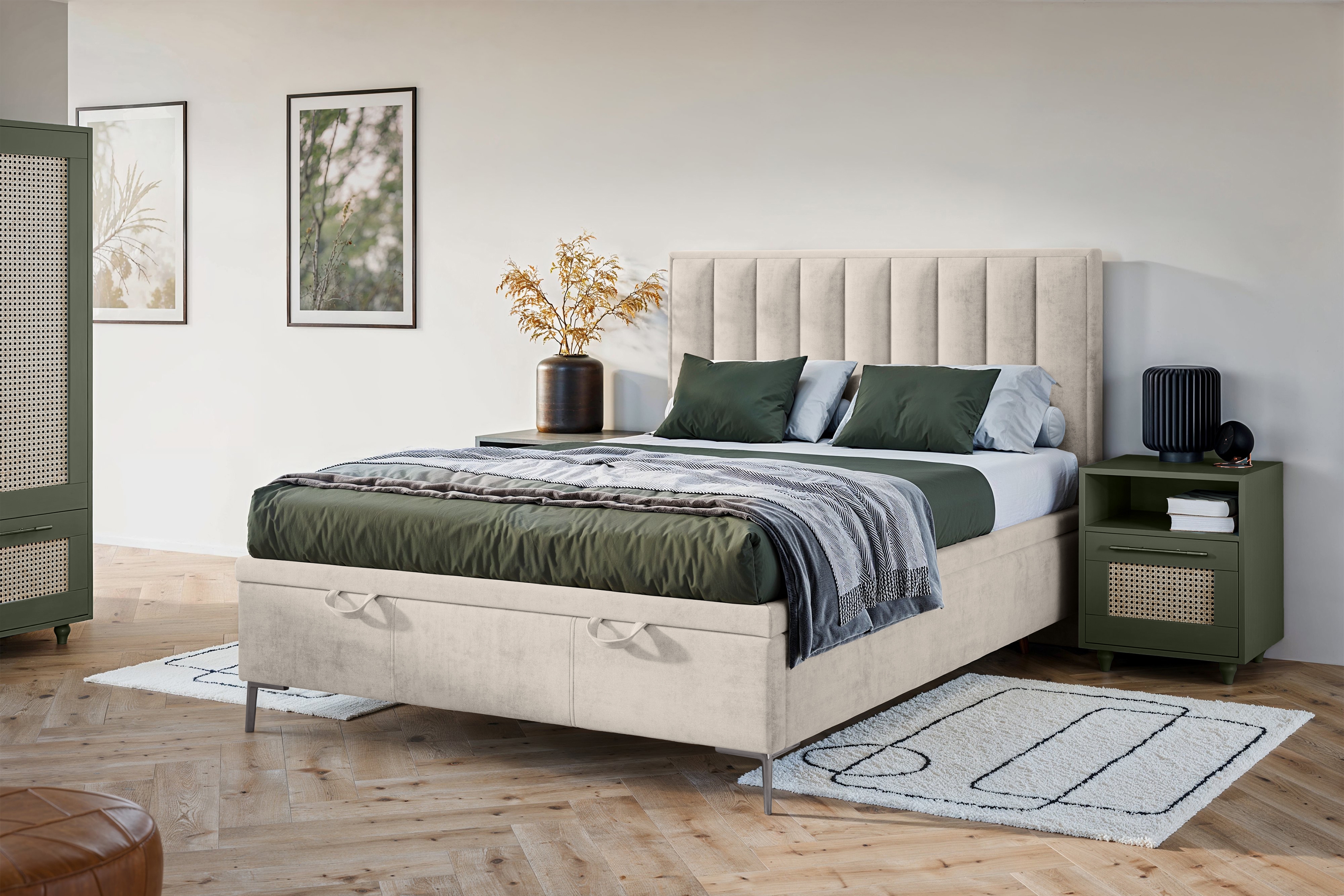 Boxspring posteľ Misel 180x200 S vnútorným úložným priestorom- jasno béžový zamat Magic Velvet 2201 / nožičky srebrne Boxspring posteľ Misel 180x200 S vnútorným úložným priestorom- jasno béžový zamat Magic Velvet 2201 / nožičky srebrne