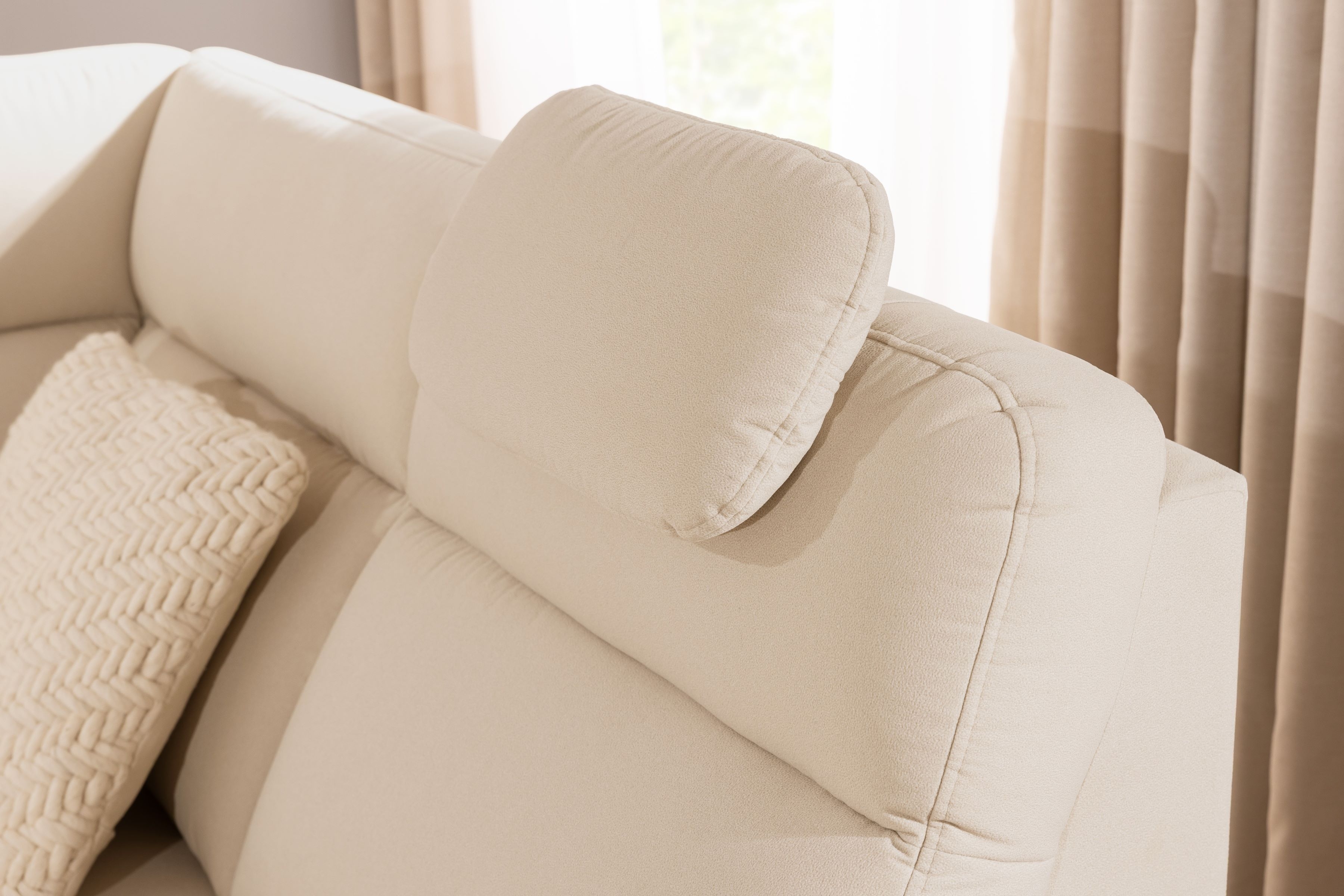 Rohová pohovka Loario L pravá s úzkými boky - krémová látka Sand 03 Rohová sedací souprava Loario L pravá z waskim bokiem - Sand 03