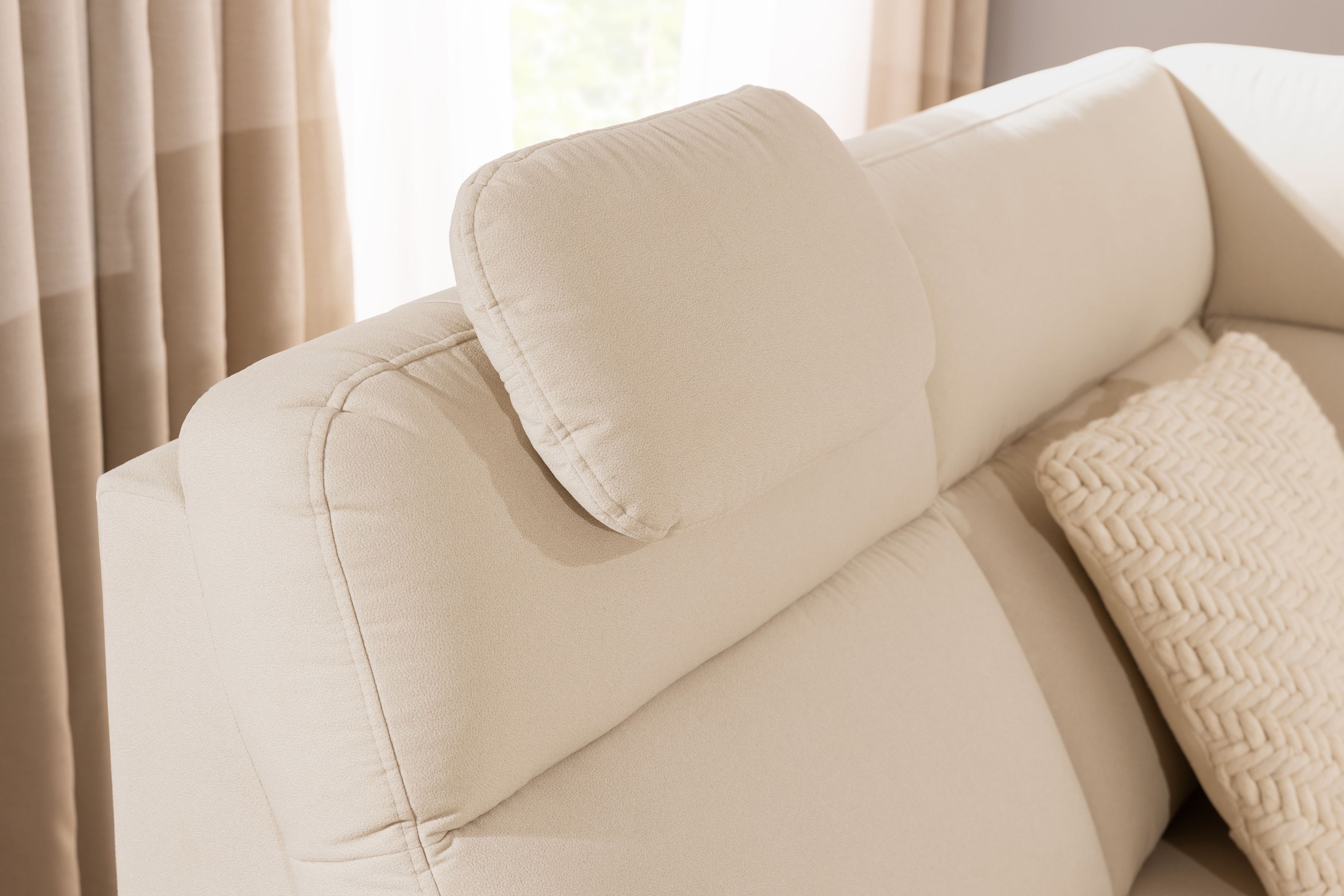 Rohová pohovka Loario L levá s úzkými boky - krémová látka Sand 03 Rohová sedací souprava Loario L levá z waskim bokiem - Sand 03