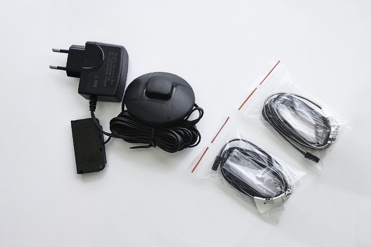 Osvětlení skleněné police 2x klips PVC / teplá barva Osvětlení police szklanej 2 x Klips PCV / barwa ciepla