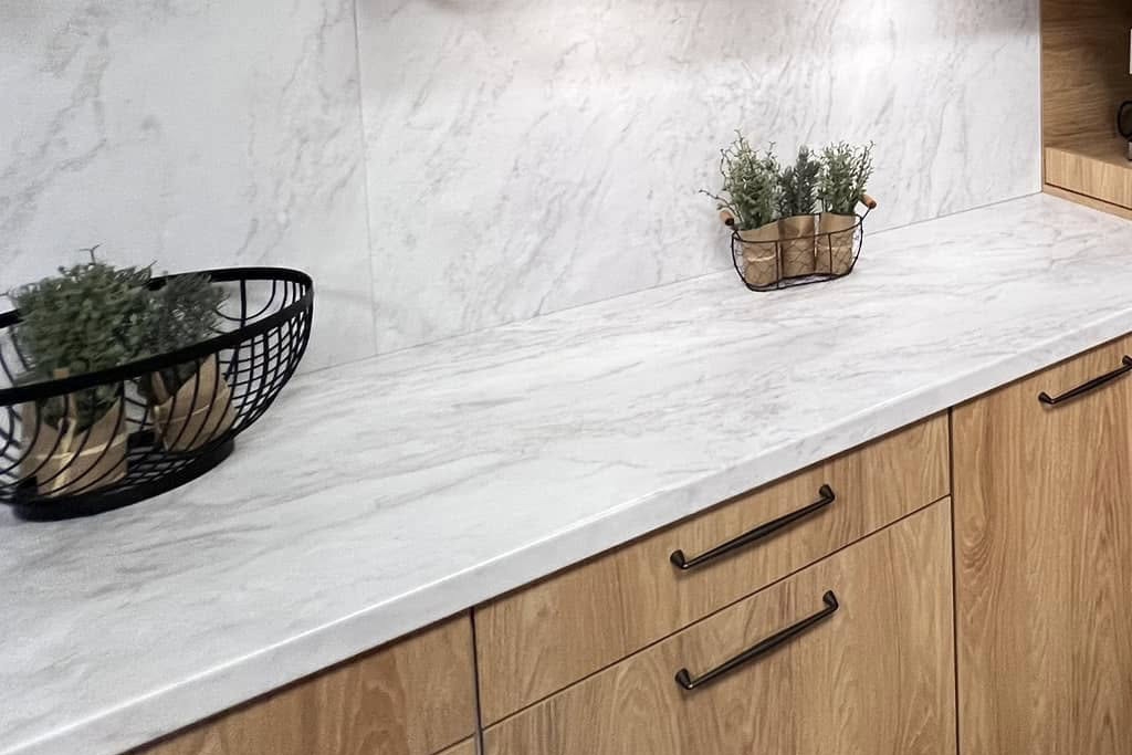 Kuchynská pracovná doska Kammono 3,8cm - mramor crystal Kuchynská pracovná doska Kammono 3,8cm - mramor crystal