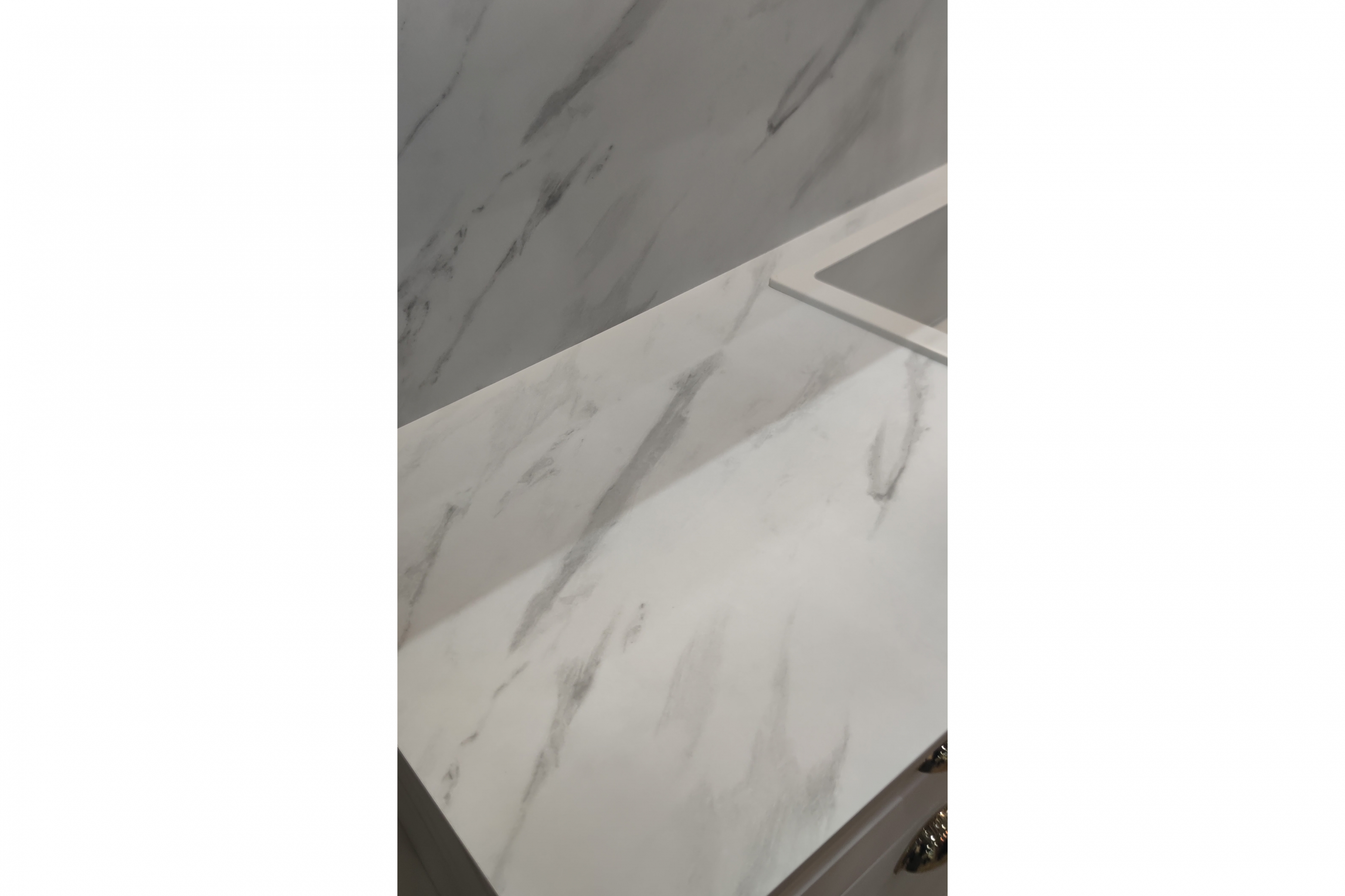 Kuchyňská pracovní deska Gala 1,3 cm - mramor bianco Deska mramor Bianco 13mm - Gala Nábytek