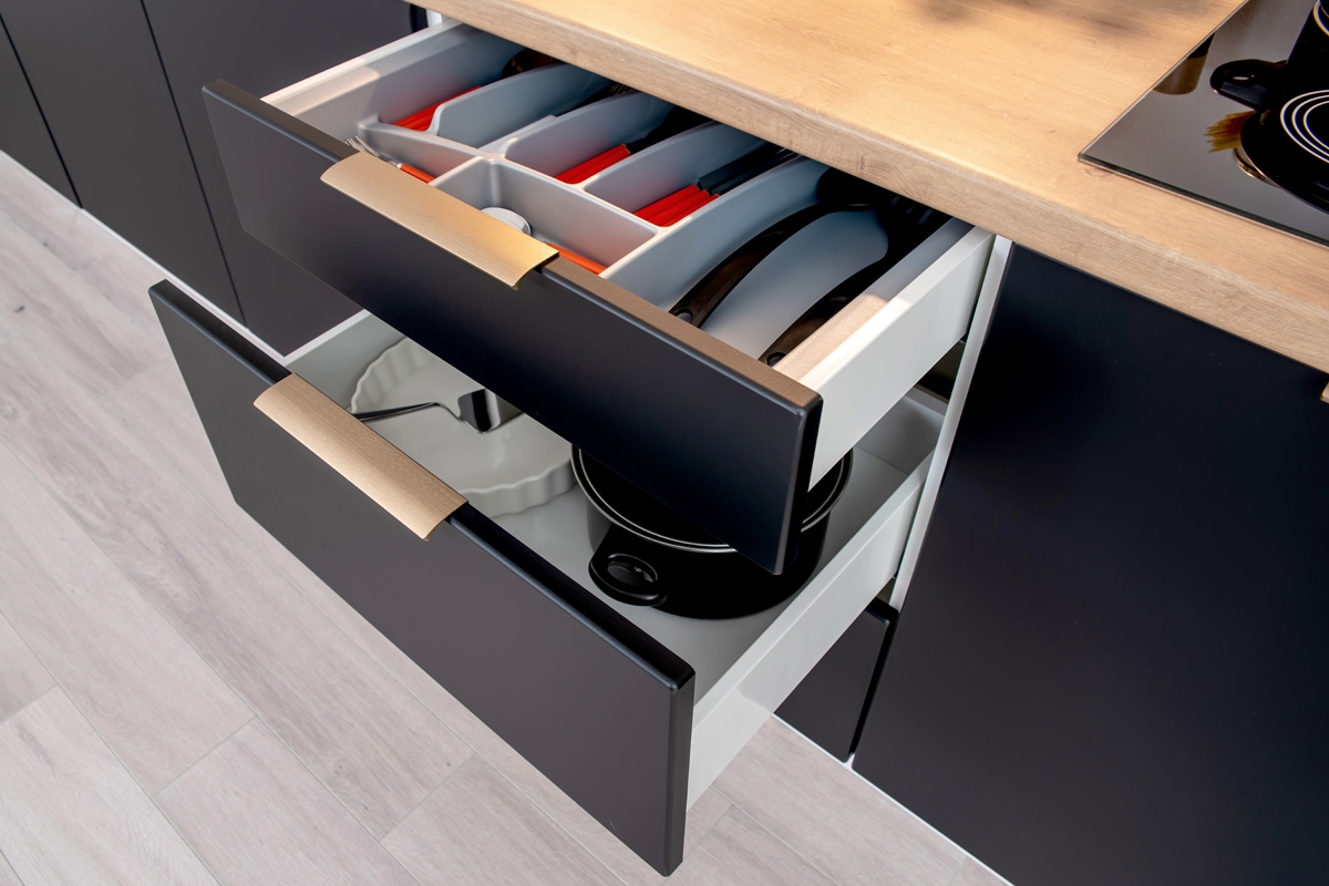 Denis D80 S/3 - dolná skrinka so zásuvkami - Dub London Zásuvky s tichým dovieraním