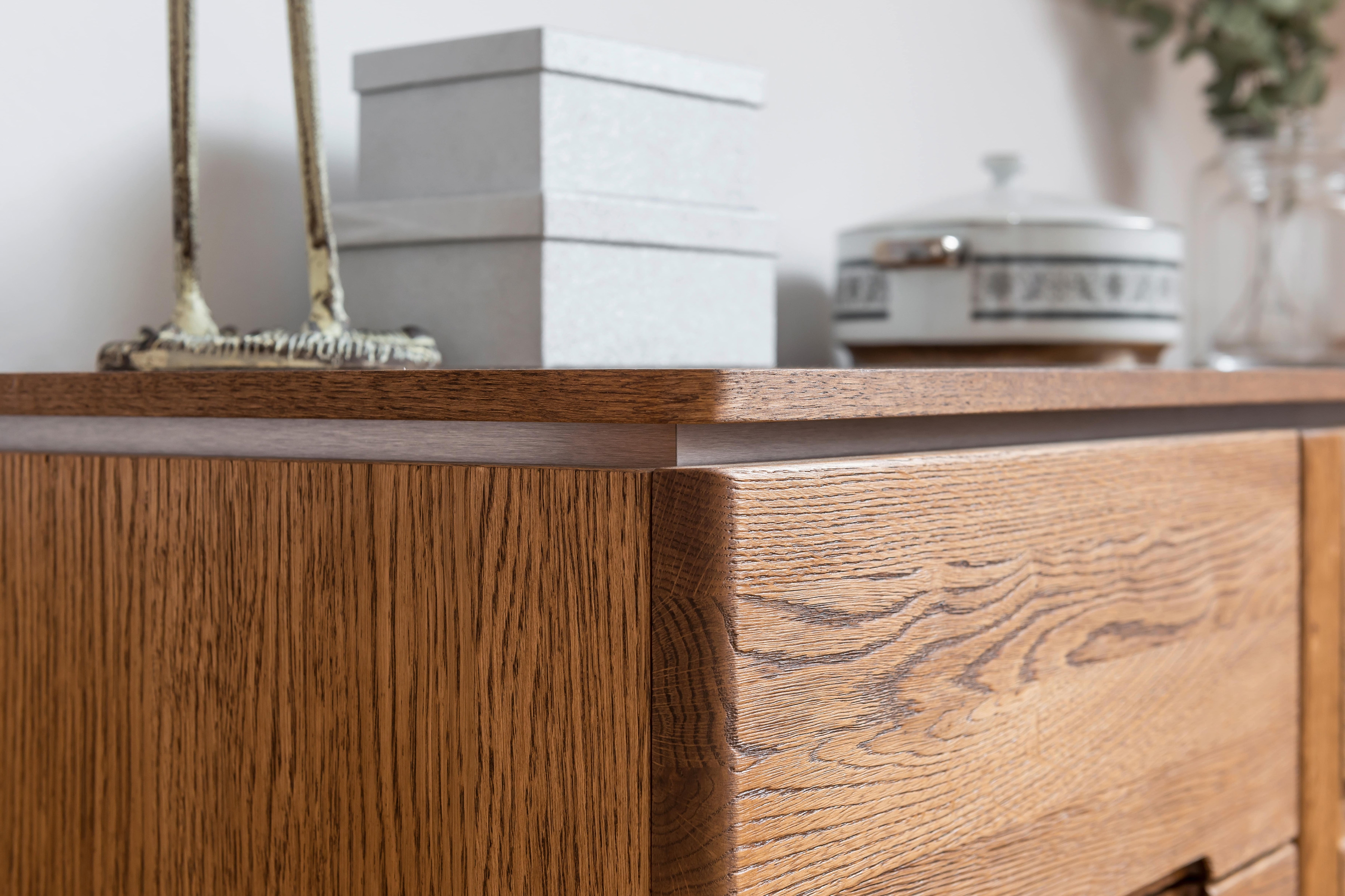 Vitrína Montenegro 48 - 120 cm - dub rustikal dřevěná Komoda Montenegro 48 třídveřová 120 cm - Dub Rustikálny