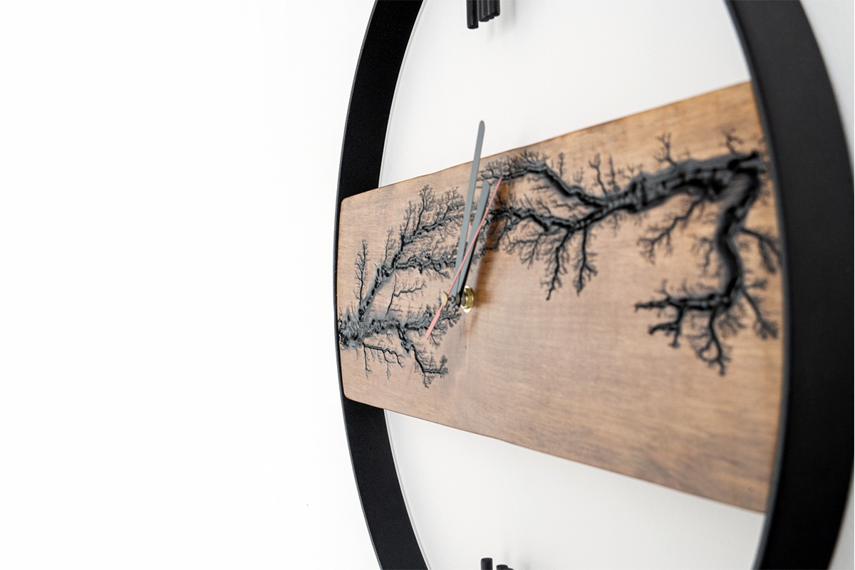 Dřevěné nástěnné hodiny Kayu 06 - olše / černá - 44 cm - loft styl Dřevěné nástěnné hodiny KAYU 06 Olše