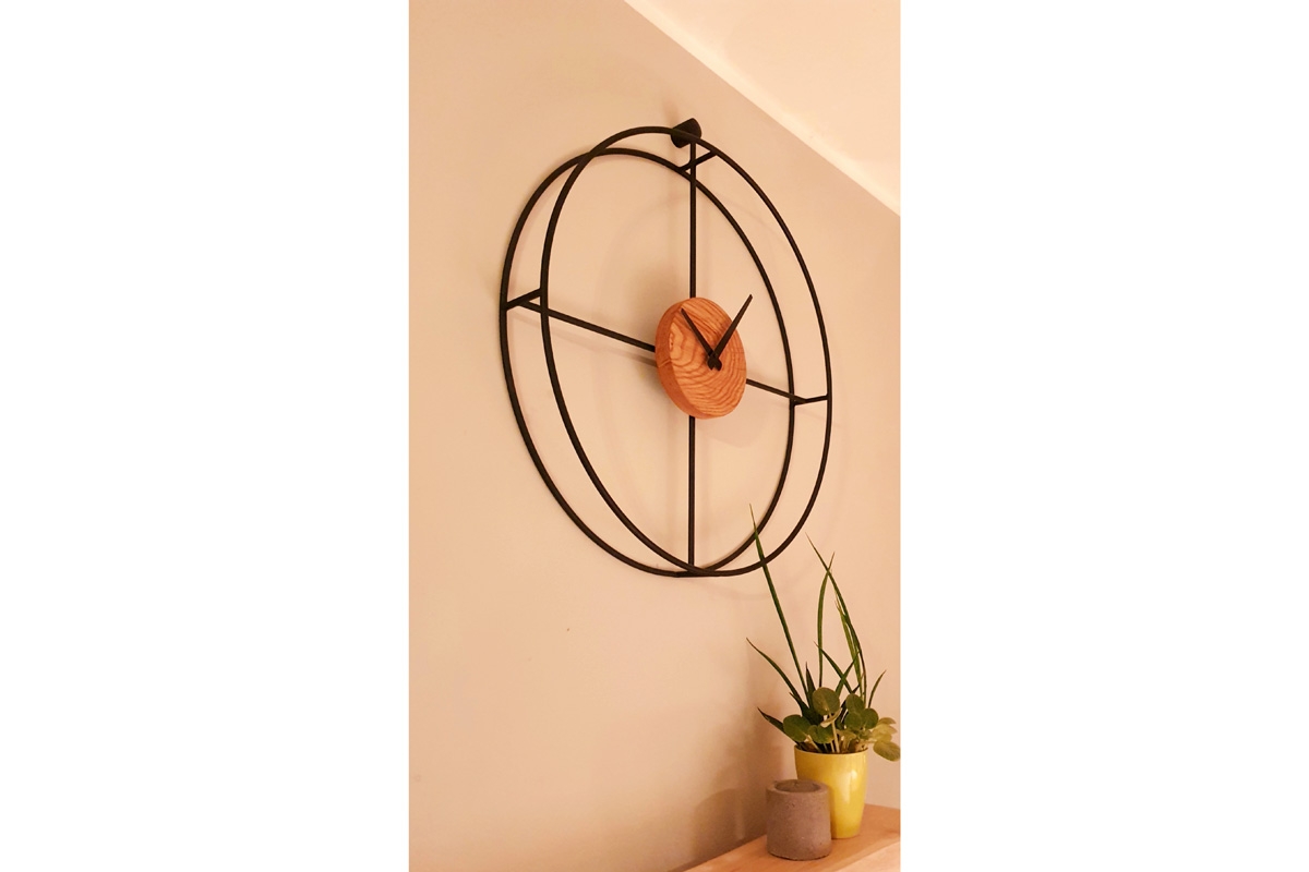 Ocelové nástěnné hodiny Kayu 14 75 cm - dub / černá Dřevěné nástěnné hodiny KAYU 14 Dub v Loft stylu - Černý