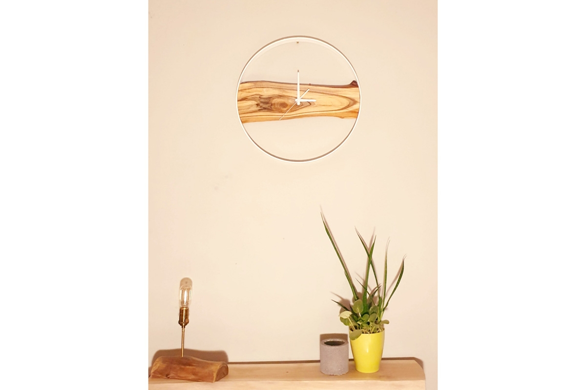 Dřevěné nástěnné hodiny Kayu 15 50 cm - ořech / bílá  Dřevěné nástěnné hodiny KAYU 15 Ořech v Loft stylu - Bílý - 50 cm