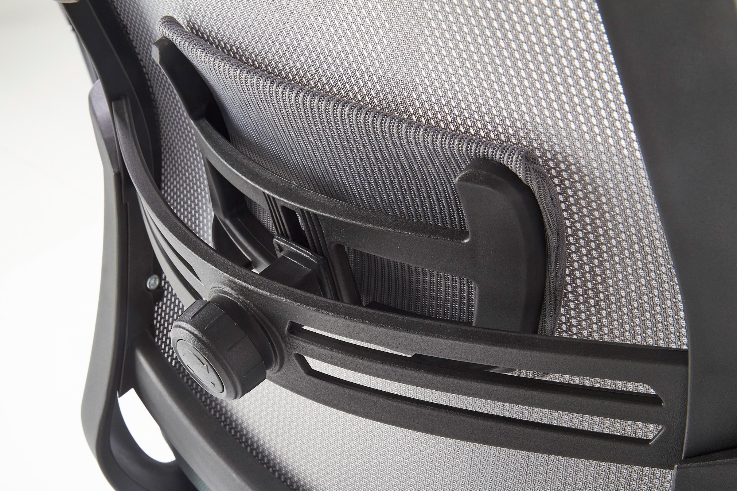 Kancelárske kreslo Welmon s nastaviteľnou opierkou - sivé Kancelárske kreslo Arsen z rekulowanym podparciem plecow - popol