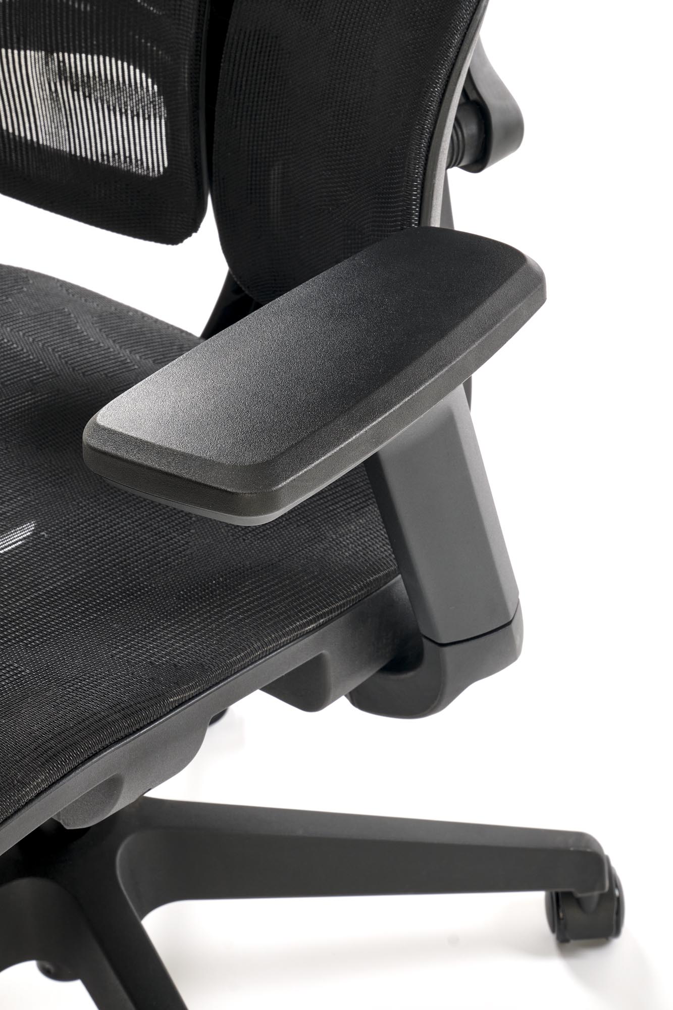 MACAR Křeslo gabinetowy, černá (1p=1szt) Kancelářská židle macar ergonomiczny - černá