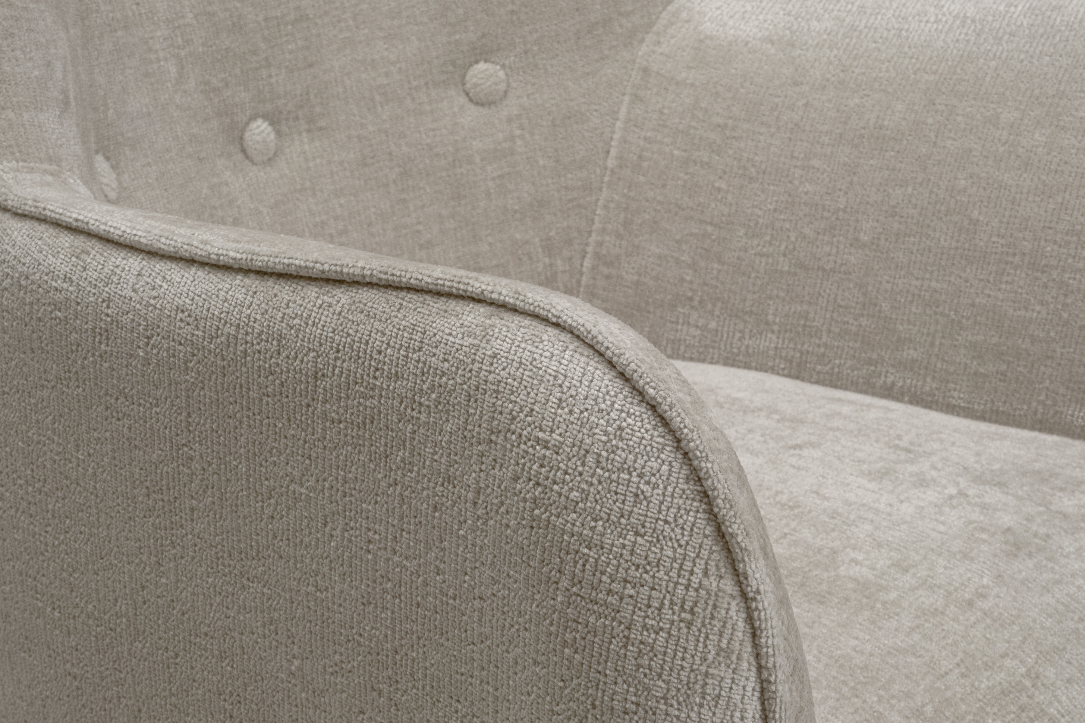 Křeslo ušák Elira - béžový šenil Perfect Harmony 07 / nohy buk Křeslo Ušák Elira z wysokimi nozkami - béžová šenil Perfect Harmony 07 / Nohy buk 