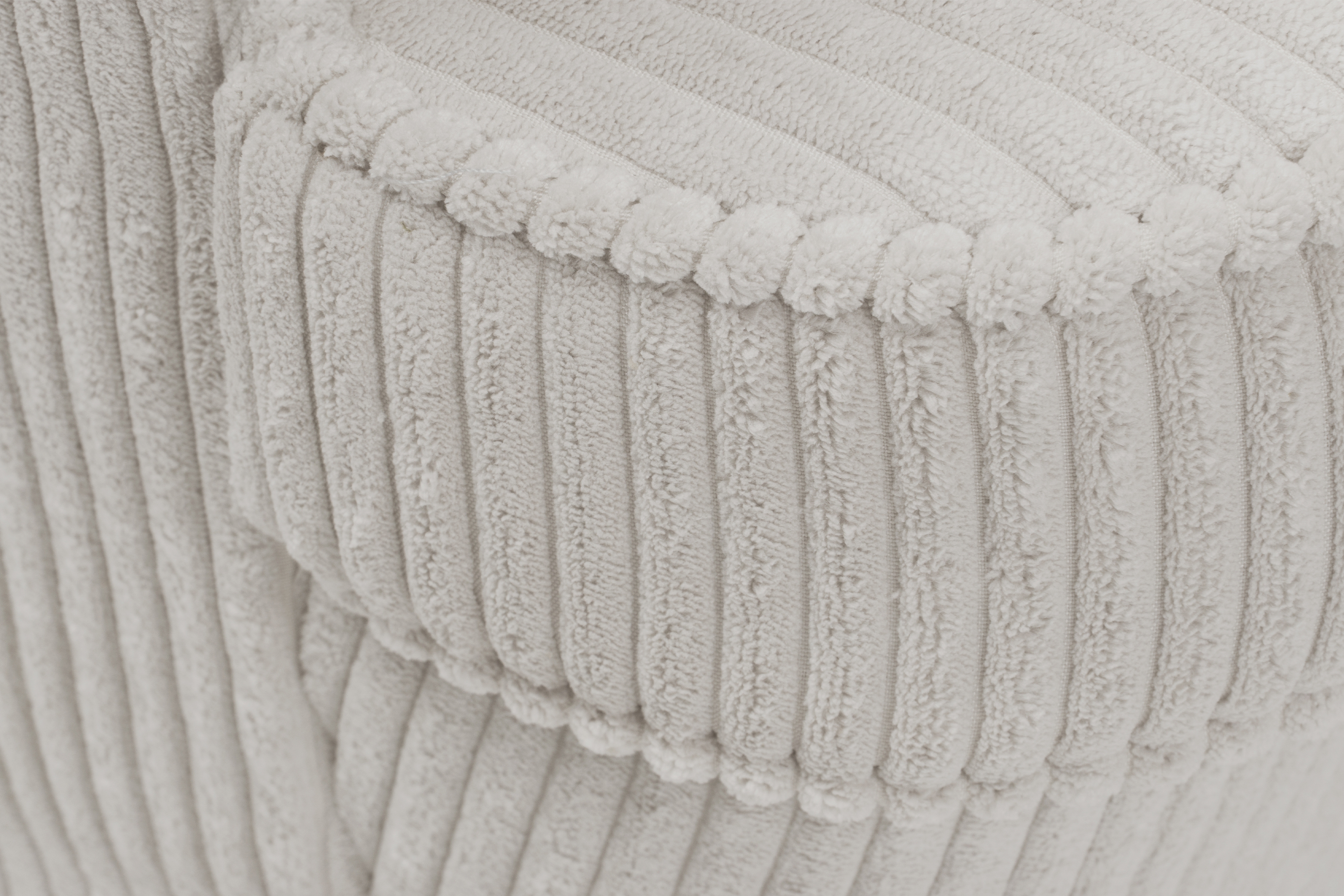 Křeslo ušák Vilano - krémový manšestr Poso 100 / nohy buk Křeslo Ušák Vilano - jasno béžový manšestr Poso 100 / Nohy buk 