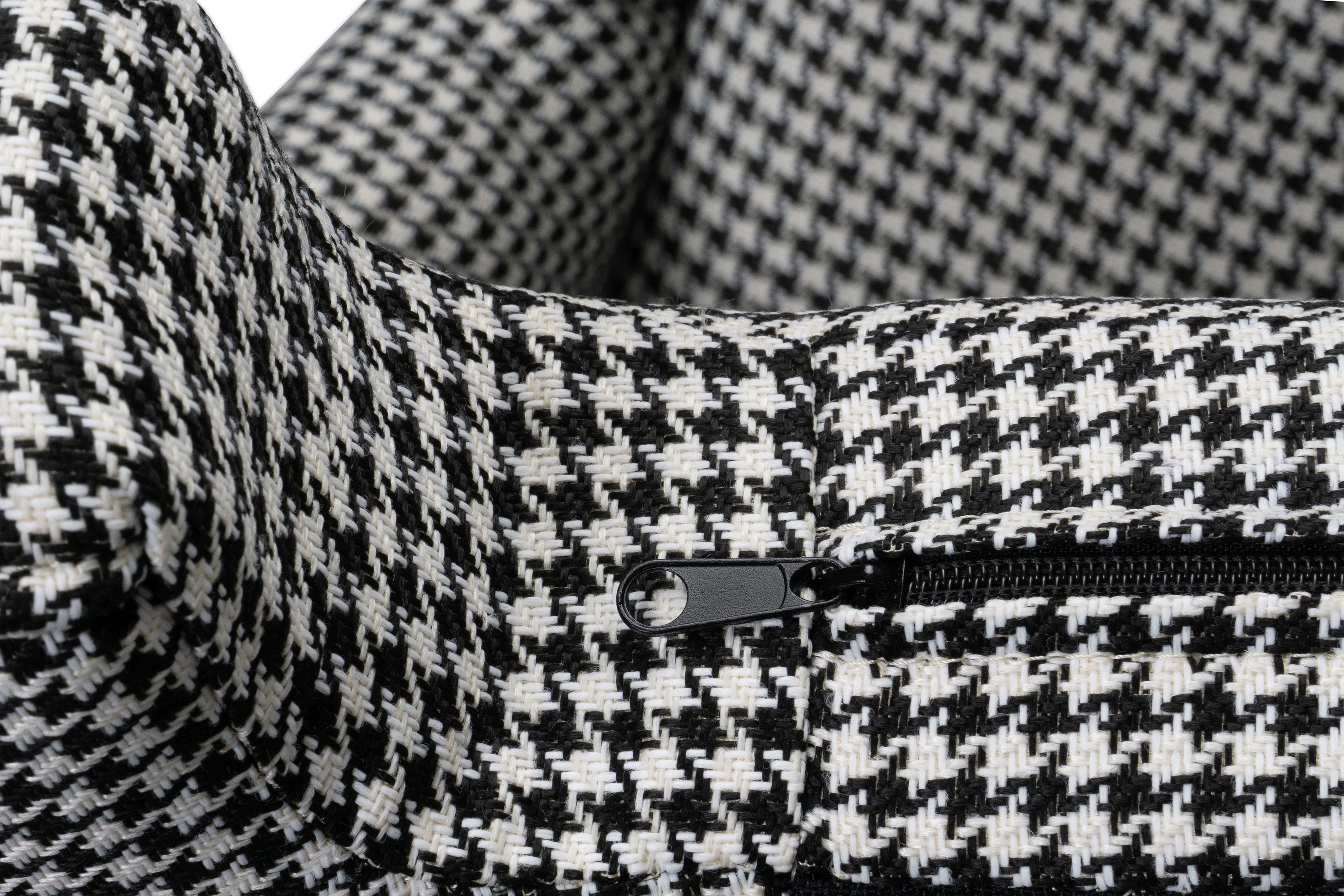 Křeslo ušák Vilano - vzor pepitka Kenia 700 / nohy buk Křeslo Ušák Vilano - wzor pepitka Kenia 700, Nohy buk 