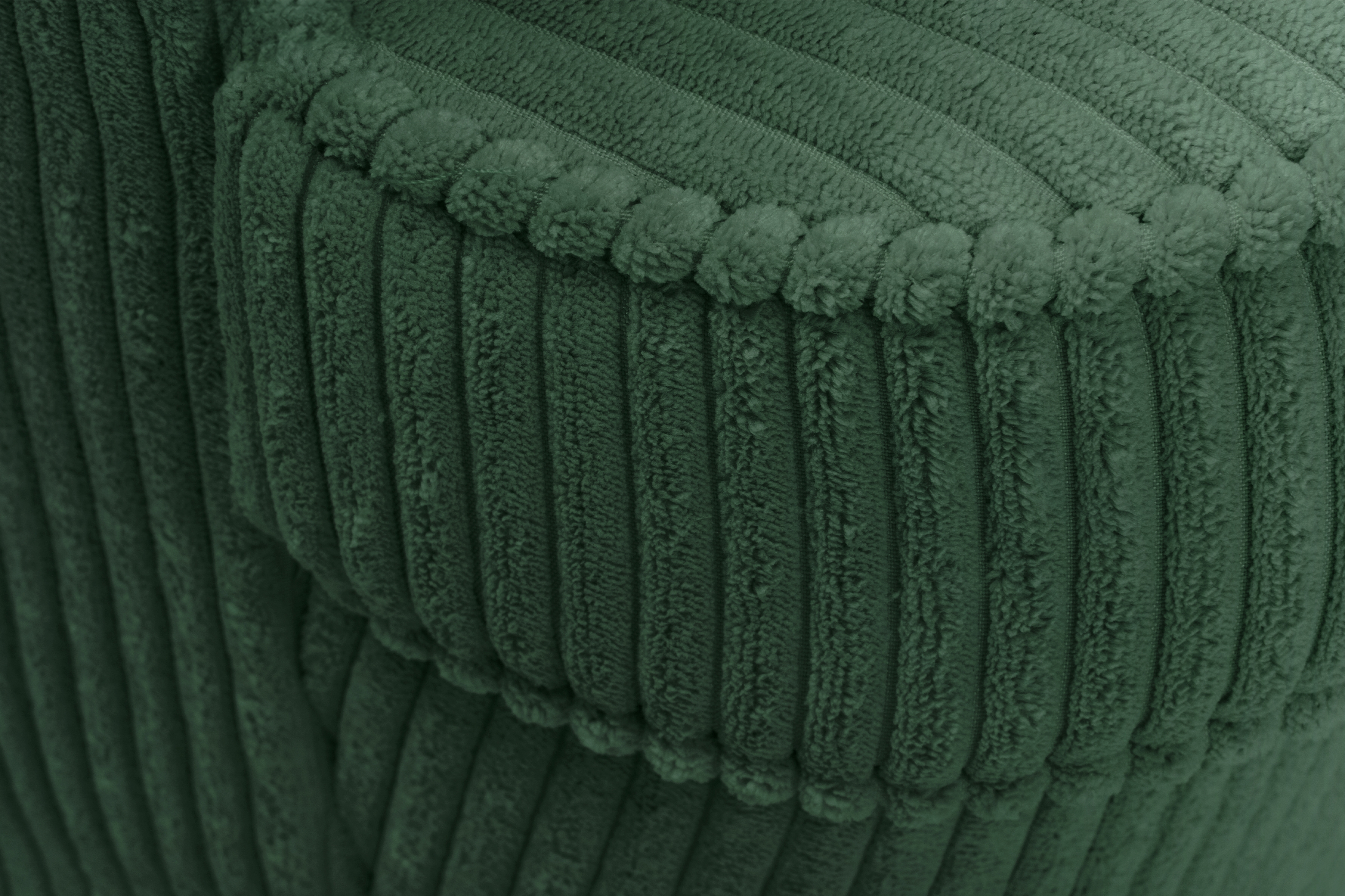 Křeslo ušák Vilano - zelený manšestr Poso 14 / nohy buk Křeslo Ušák Vilano - Zelený manšestr Poso 14 / Nohy buk 