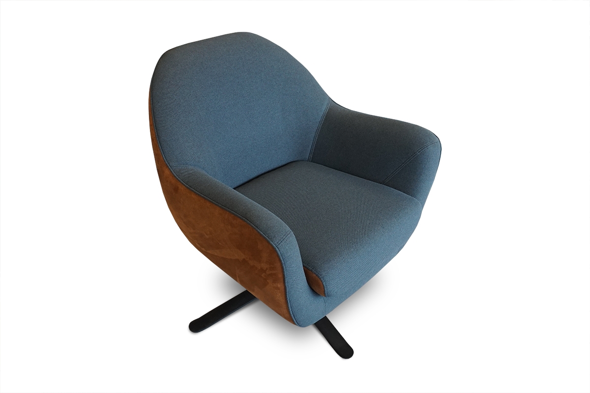 Kreslo s drevenými nohami Mira Kreslo odpočinkové Mira z drewnianymi nozkami 