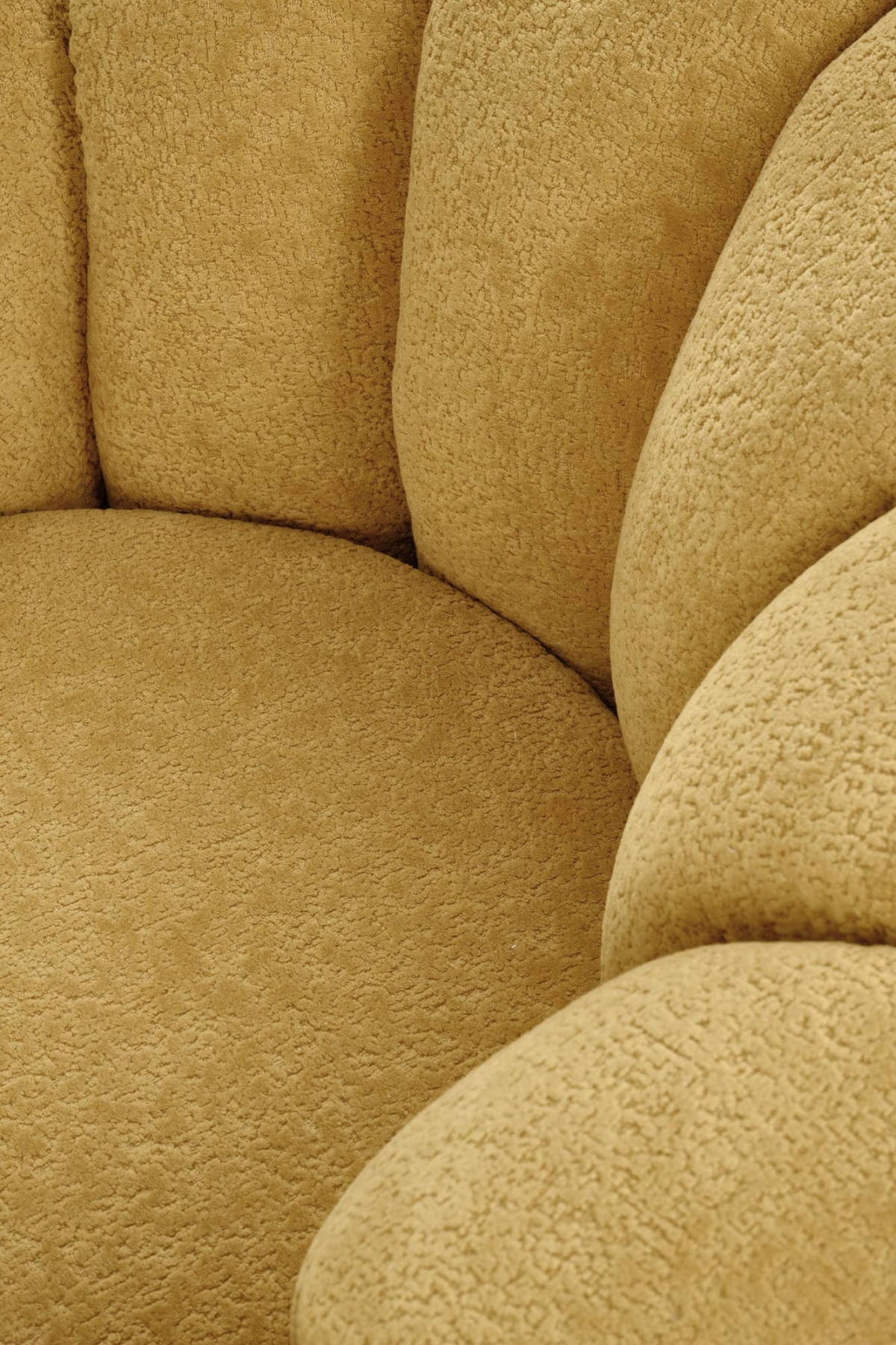 Čalouněné křeslo Pares - hořčicová boucle Křeslo čalouněná Pares - boucle hořčice 