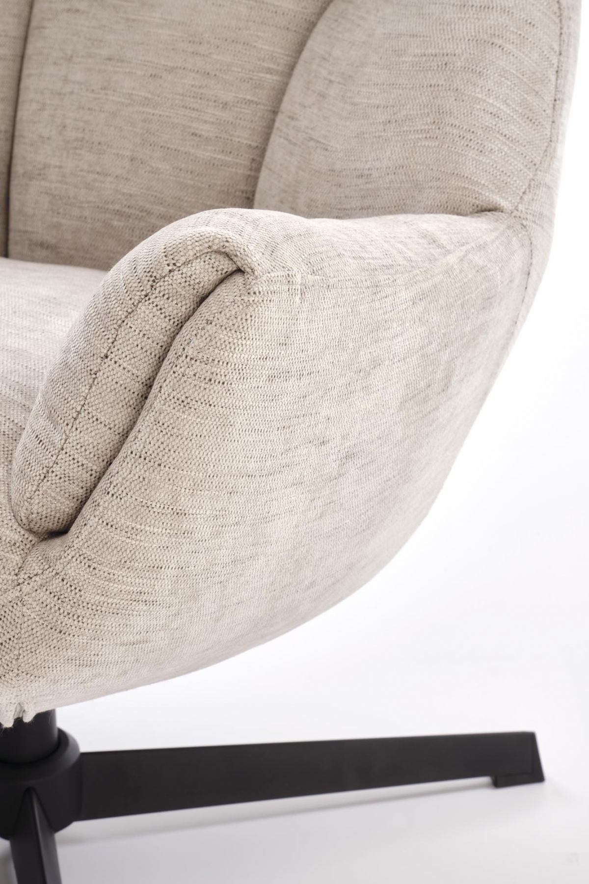 Relaxačné kreslo Soremi - béžová / čierna Kreslo odpočinkové Soremi otočna - béžový / nožičky čierny