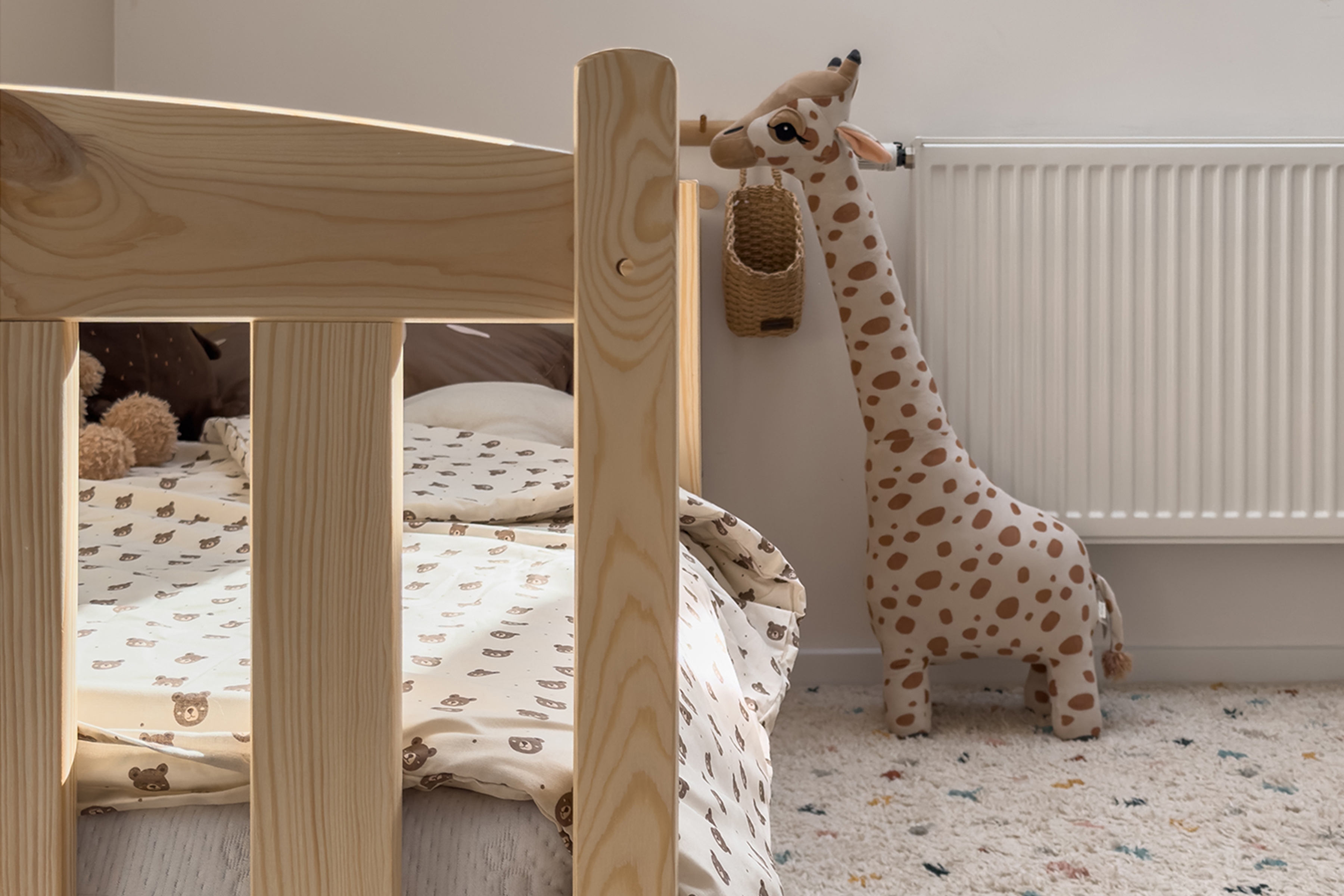 Dětská postel Alvins 80x160 cm - borovice Postel dzieciece Alvins 80x160 dřevěná se zásuvkami - borovice