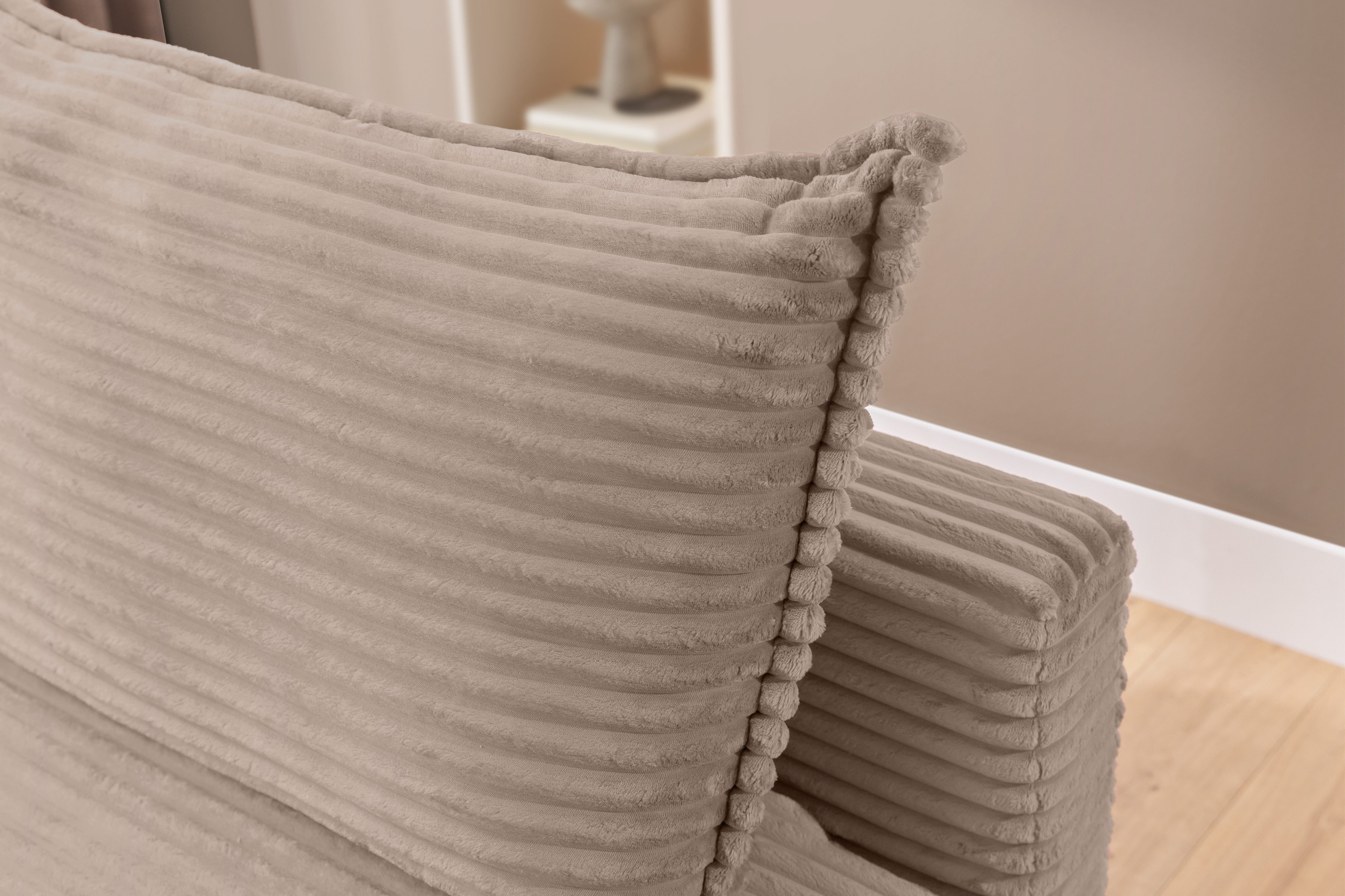 Pohovka rozkladana Firioza S vnútorným úložným priestorom- béžový plusz Tilia 17 Pohovka rozkladana Firioza S vnútorným úložným priestorom- béžový plusz Tilia 17