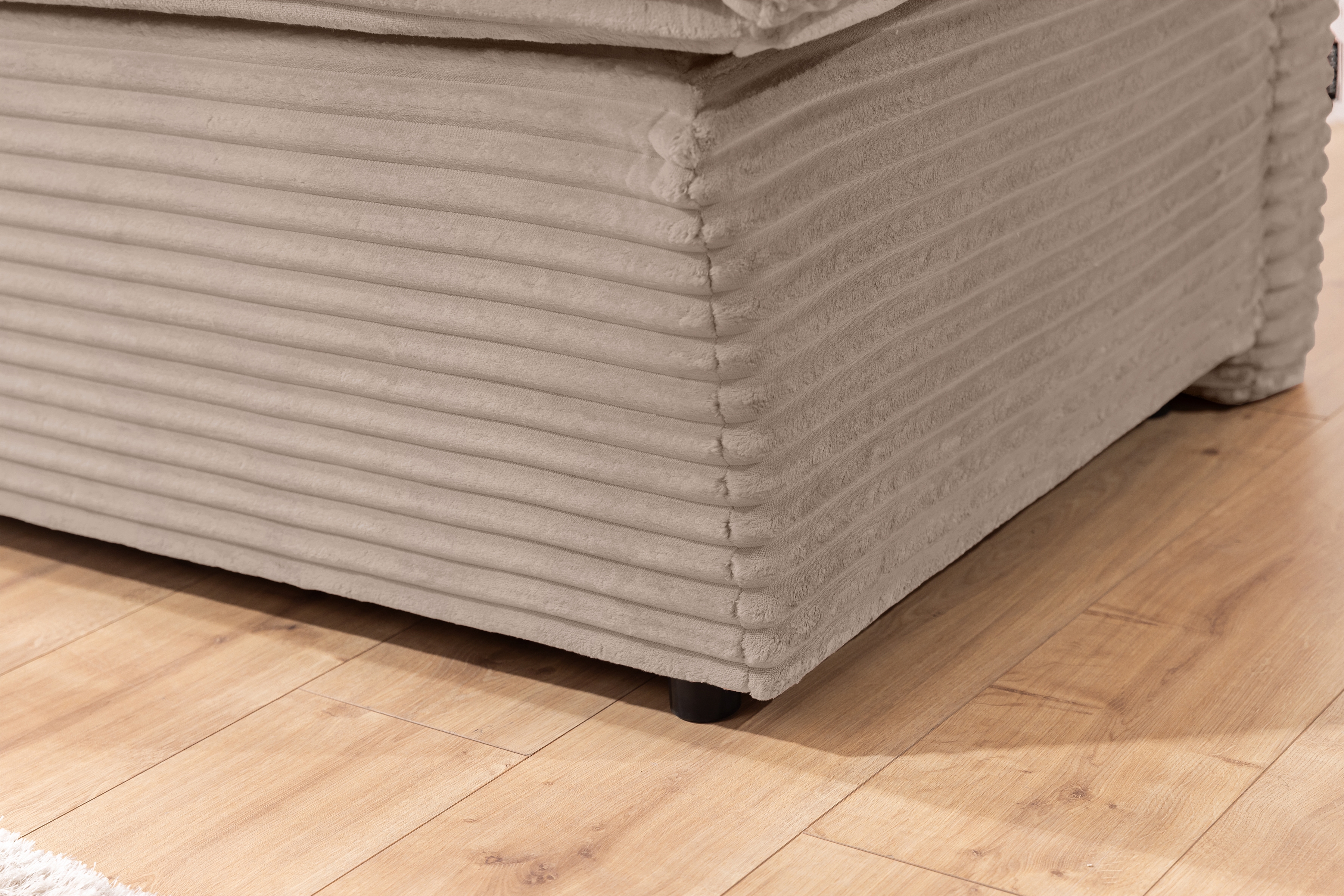 Pohovka rozkladana Firioza S vnútorným úložným priestorom- béžový plusz Tilia 17 Pohovka rozkladana Firioza S vnútorným úložným priestorom- béžový plusz Tilia 17