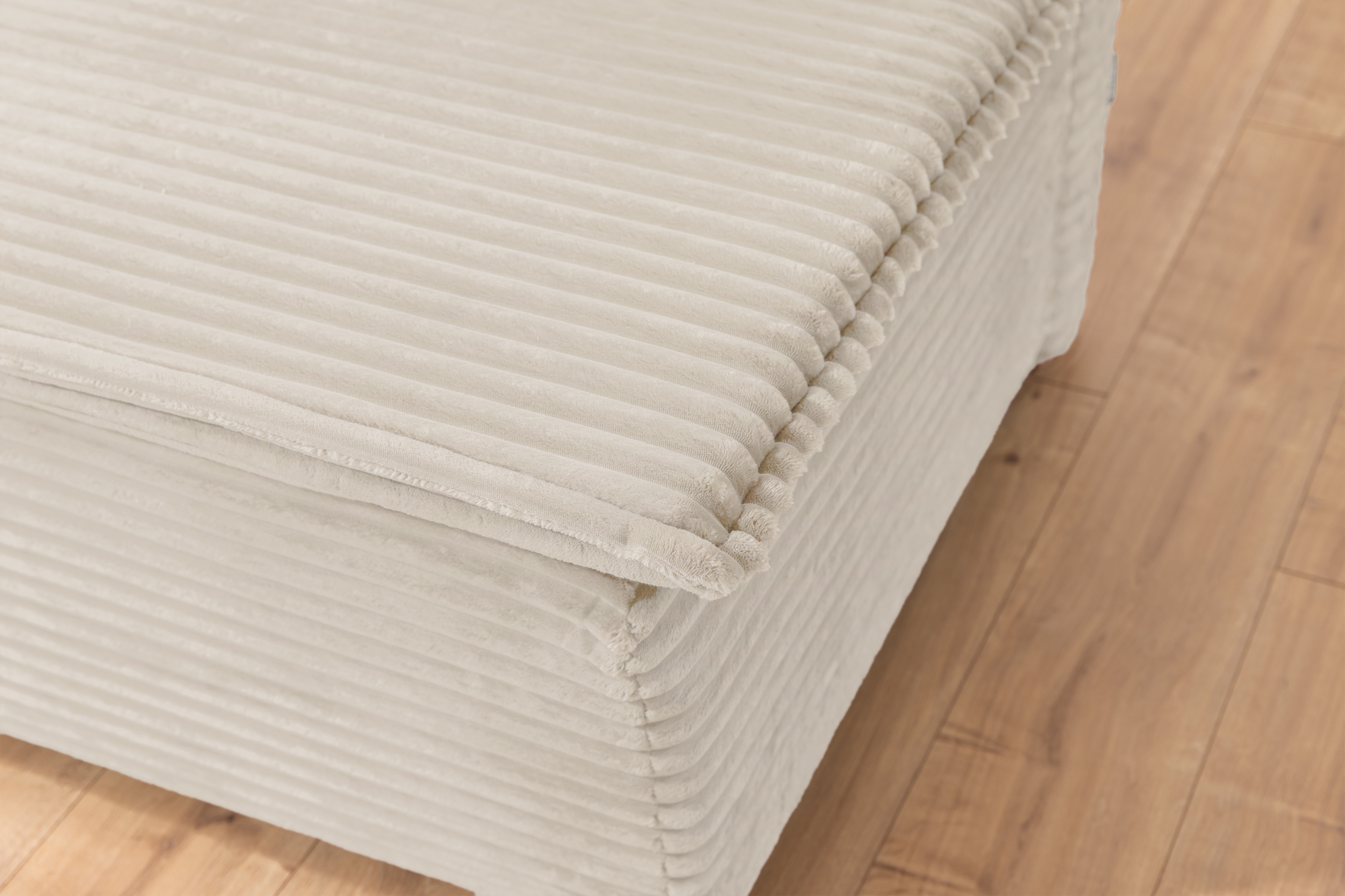 Pohovka rozkladana Firioza S vnútorným úložným priestorom- béžový plusz Tilia 03 Pohovka rozkladana Firioza S vnútorným úložným priestorom- ecru plusz Tilia 03