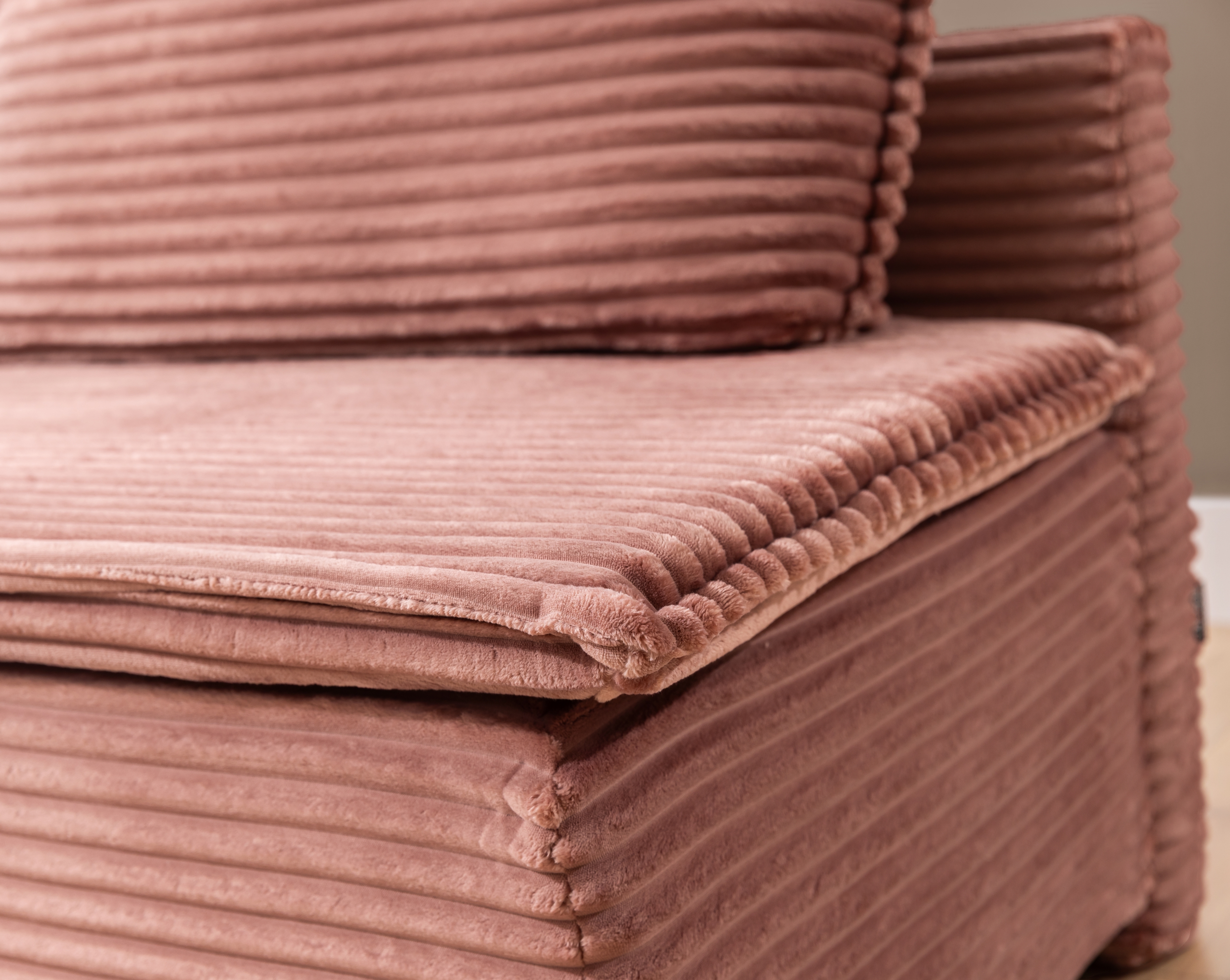 Rozkládací pohovka Firioza s úložným prostorem – růžová Tilia 62 Pohovka rozkladana Firioza s úložným prostorem- Růžová plusz Tilia 62