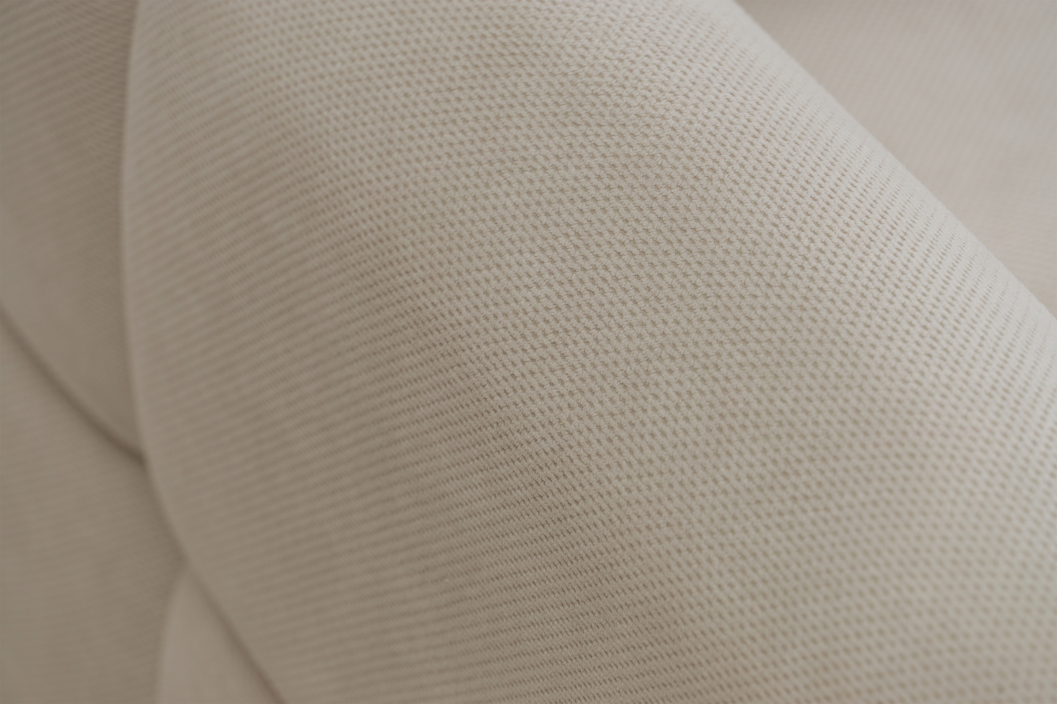 Rozkládací pohovka Fitelia s úložným prostorem - světle béžový samet Pretty 03 / nožky buk Pohovka rozkladana Fitelia s úložným prostorem- světlý béžová plusz Pretty 03 / buk 