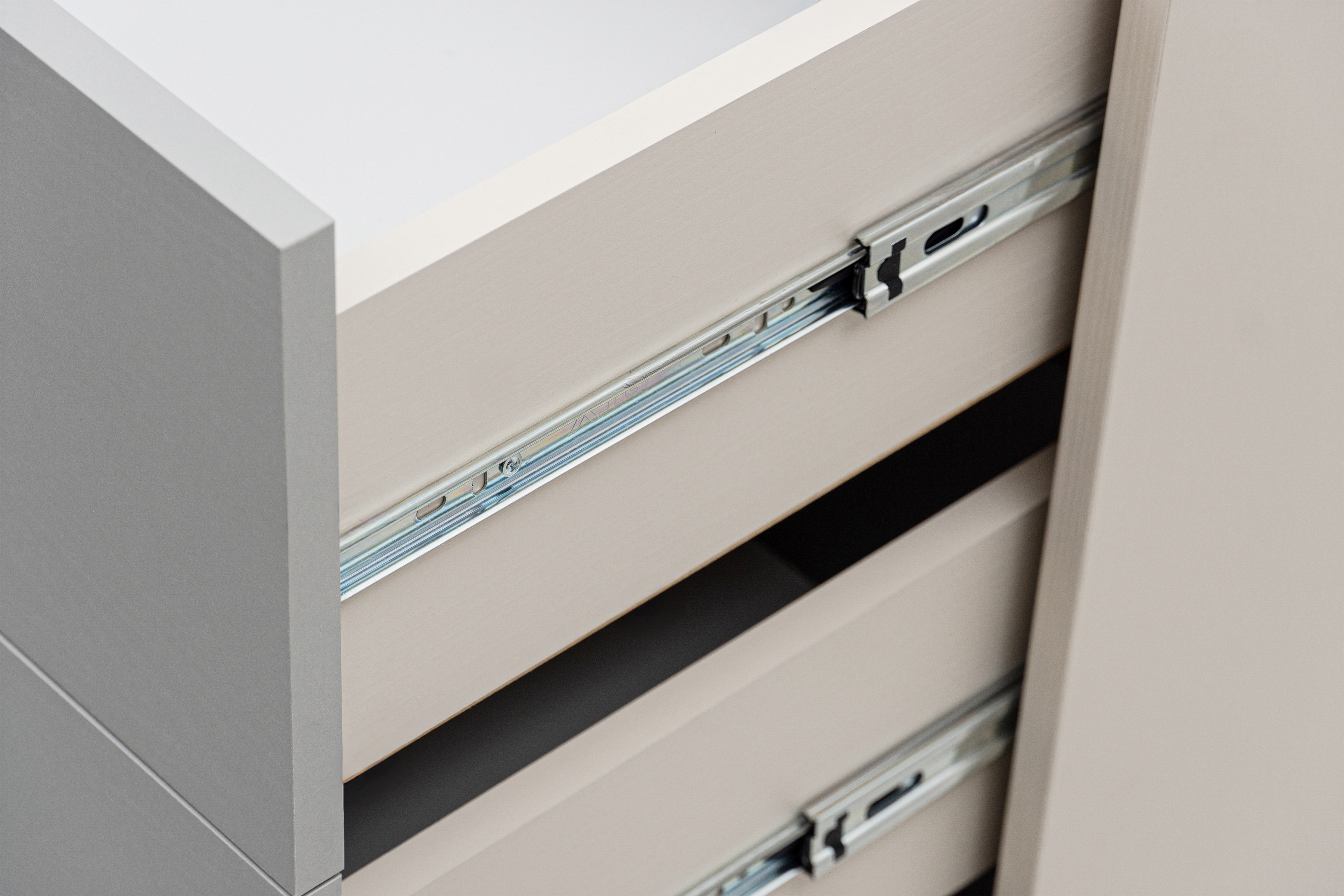 Dětská zásuvková komoda Marla 90 cm - pouštní písek / šedá pallad Komoda dziecieca Marla 90 cm se zásuvkami - piasek pustyni / šedá pallad