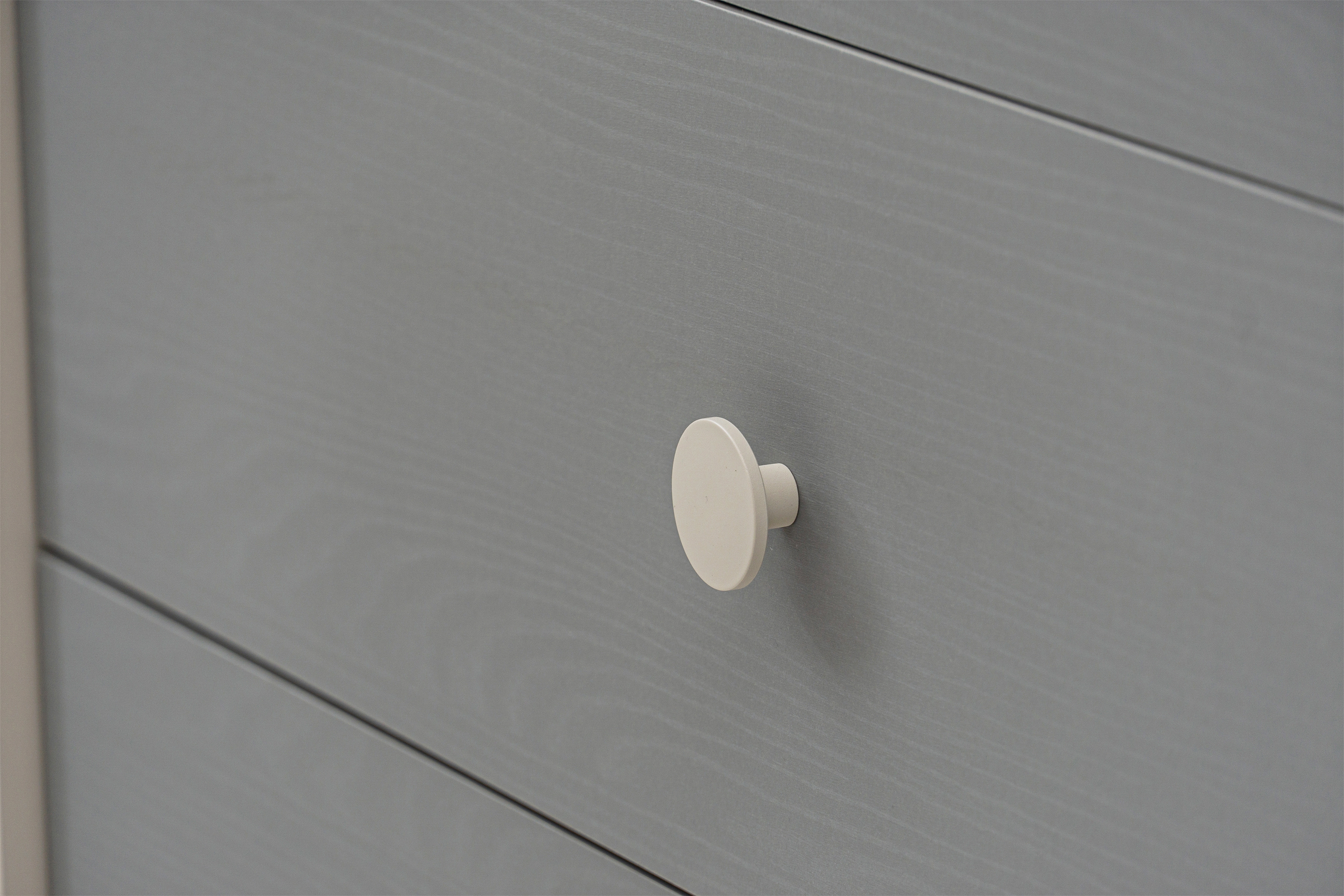 Dětská zásuvková komoda Marla 90 cm - pouštní písek / šedá pallad Komoda dziecieca Marla 90 cm se zásuvkami - piasek pustyni / šedá pallad