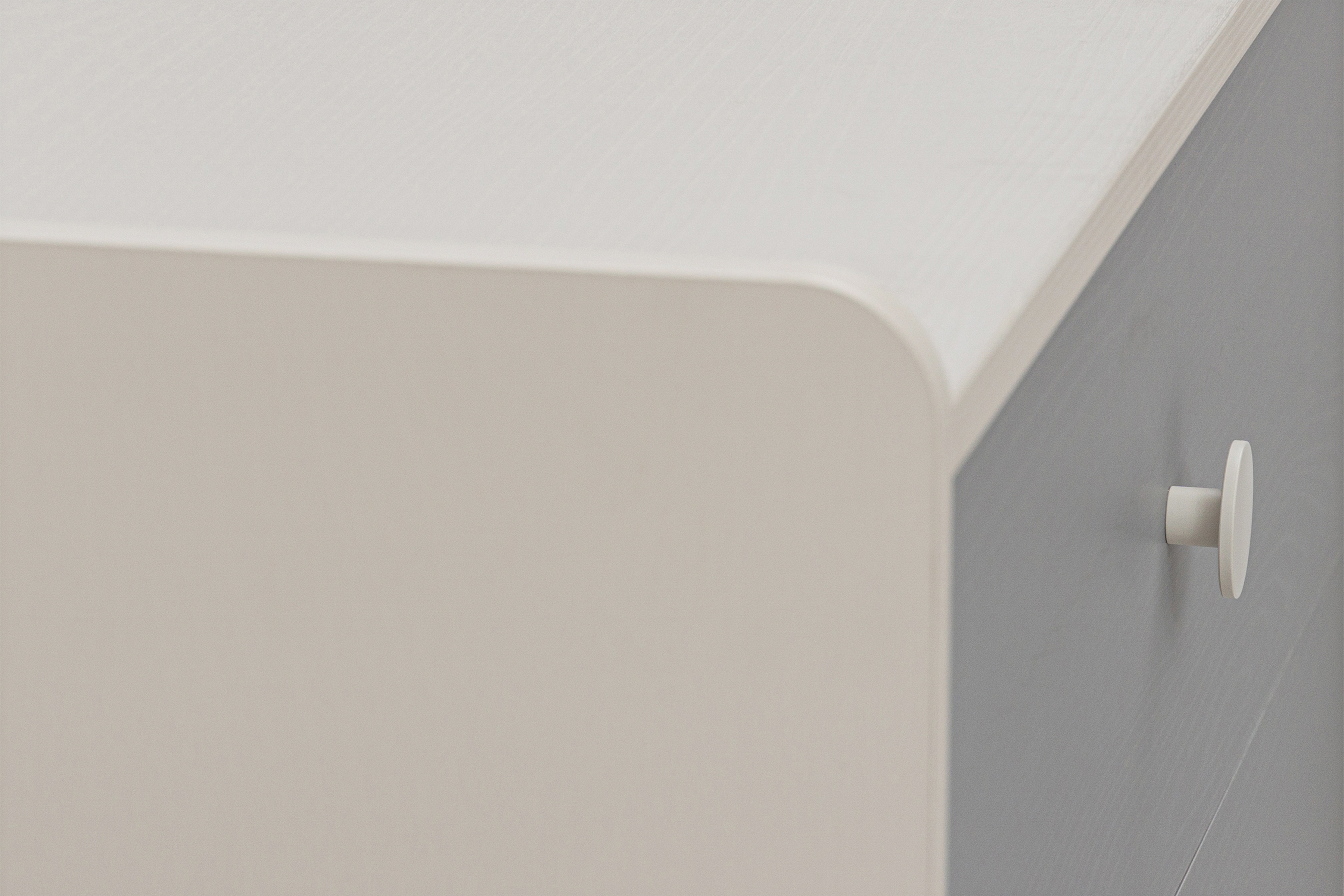 Dětská zásuvková komoda Marla 90 cm - pouštní písek / šedá pallad Komoda dziecieca Marla 90 cm se zásuvkami - piasek pustyni / šedá pallad