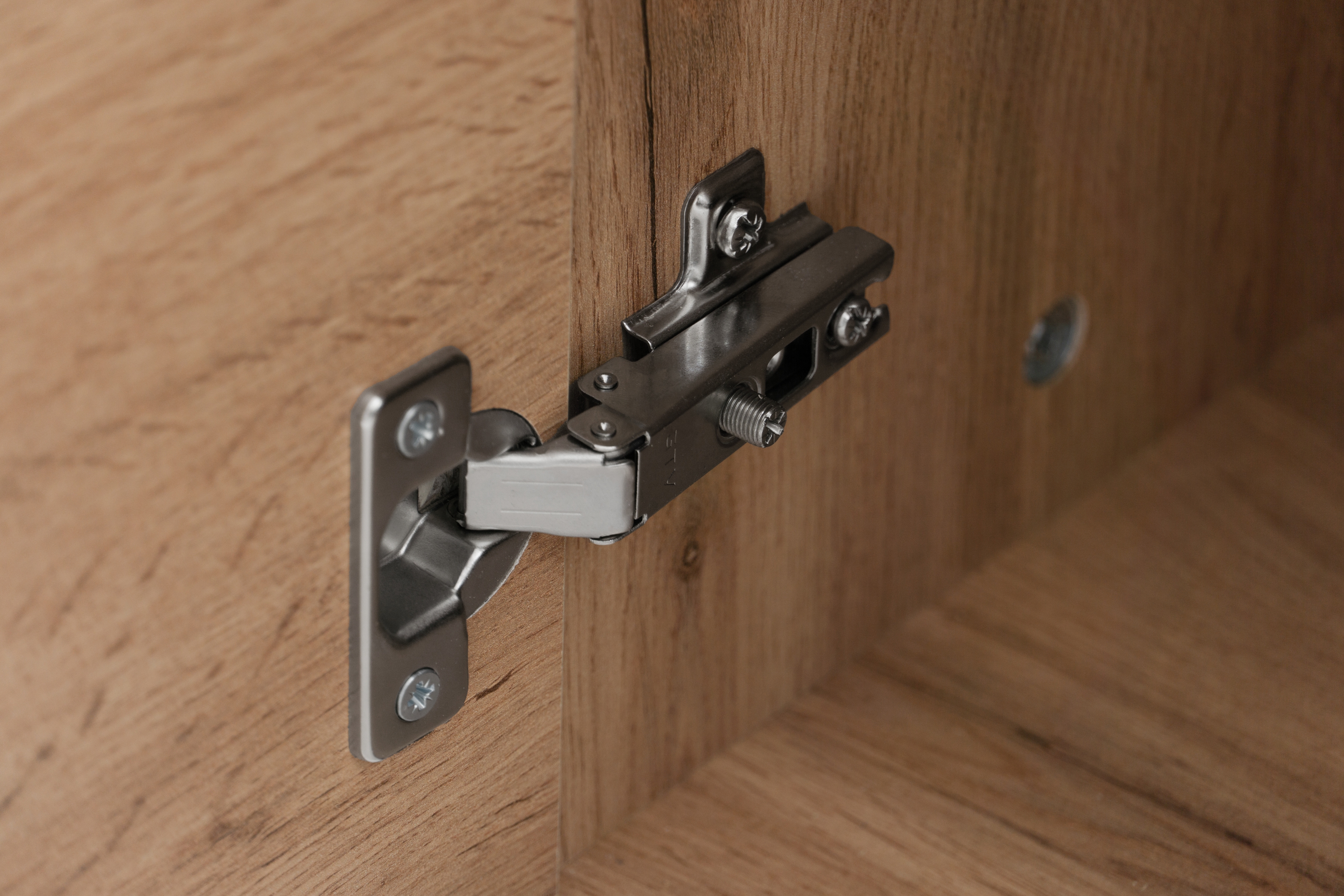 Komoda Cross 225 cm so 4 zásuvkami - dub wotan / čierna Komoda Gramon 225 cm so zásuvkami - Dub wotan / Čierny