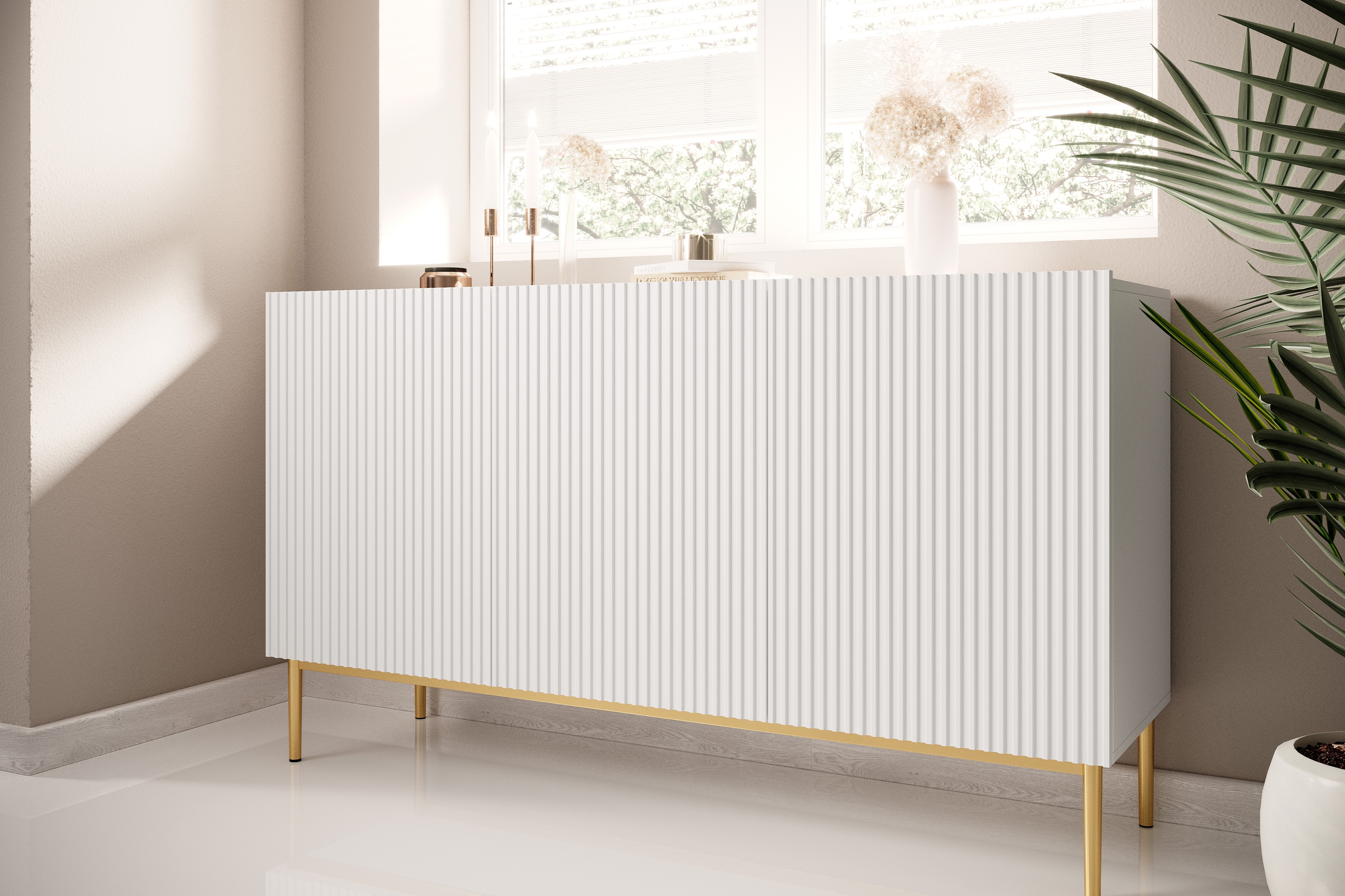 Komoda Nicole 150 cm - bílý mat / zlaté nožky Komoda Nicole 150 cm s frézovanou přední částí i metalowymi nogami- bílý mat / zlaté nozki