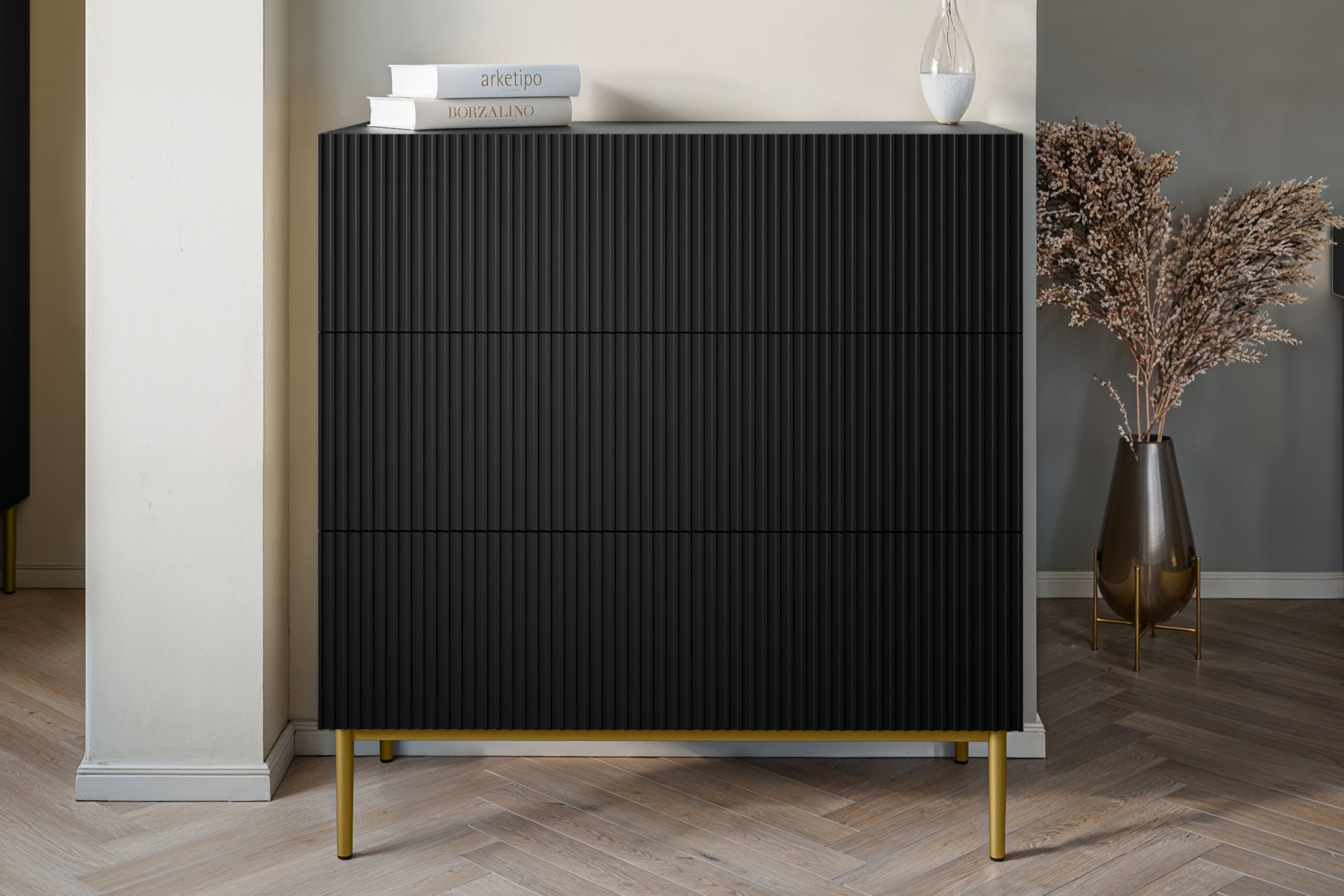 Komoda Nicole 100 cm - čierny mat / zlatá Komoda so zásuvkami Nicole 100 cm - Čierny mat / zlote nozki