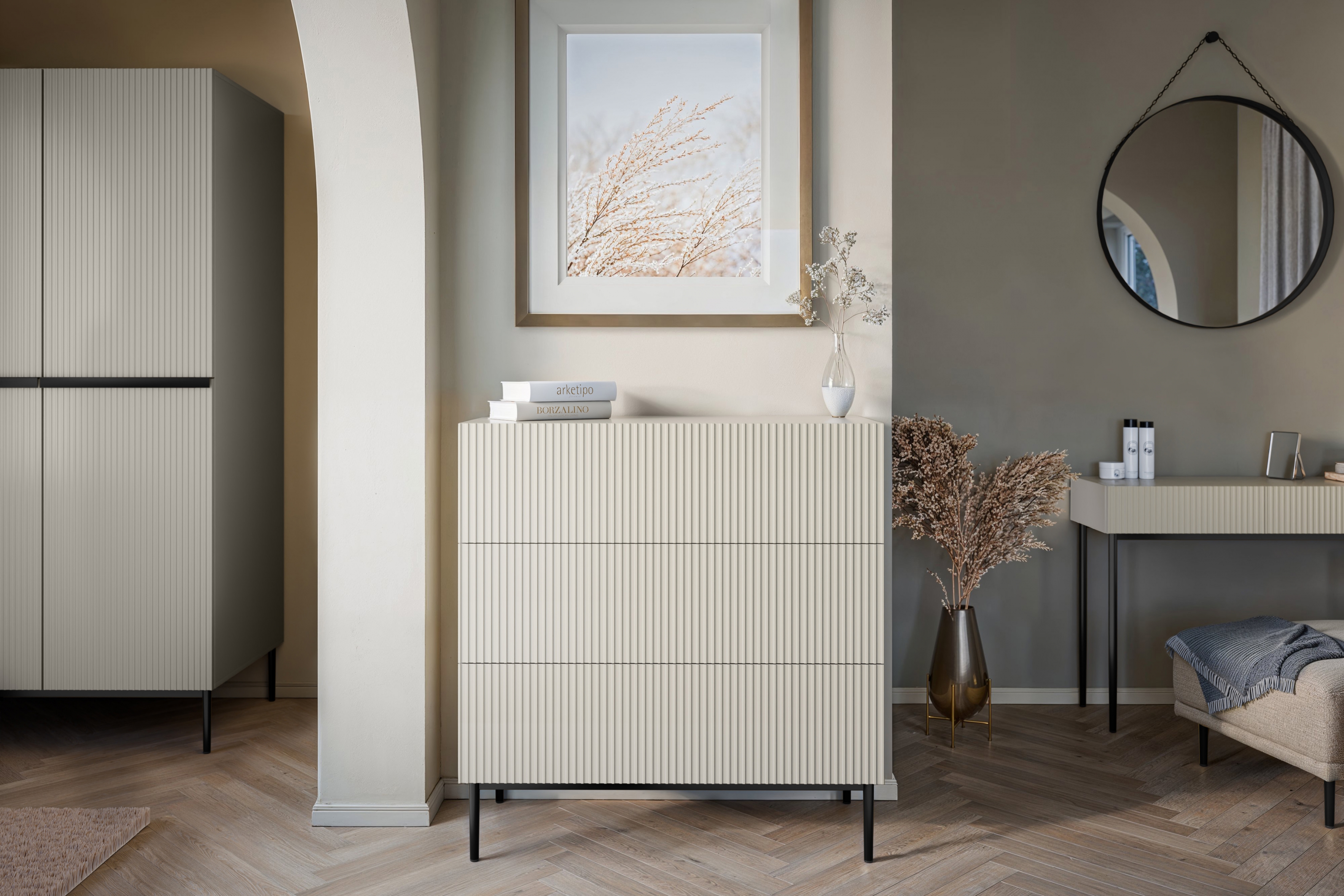 Komoda Nicole 100 cm - kašmírová / čierna Komoda so zásuvkami Nicole 100 cm - kašmír / čierny nozki