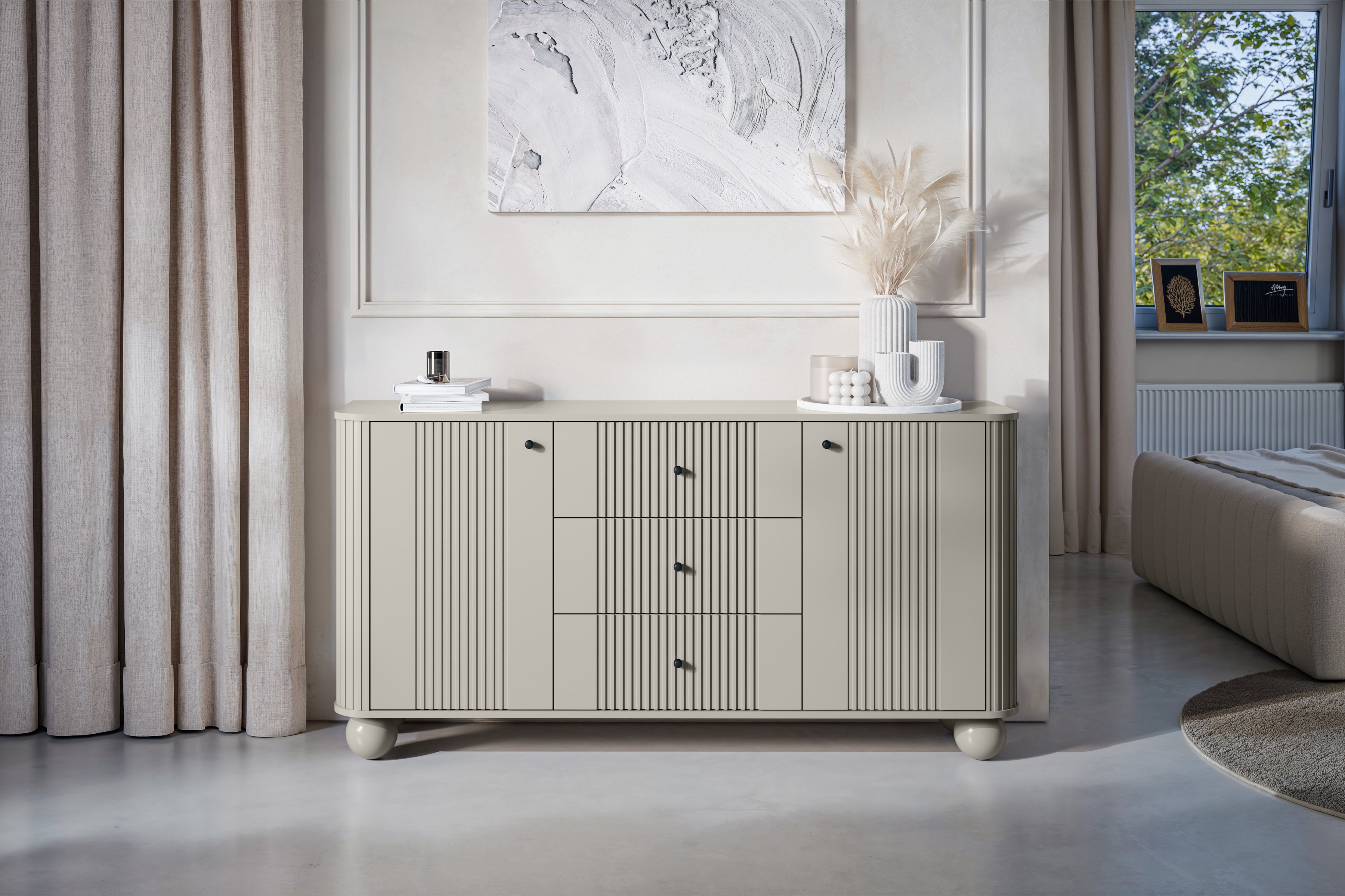 Komoda Vespera 160 cm so zásuvkami - kašmírová / čierna / kašmírové nohy Komoda so zásuvkami Verspera 160 cm - kašmír / čierny úchyty / kaszmirowe nožičky kule