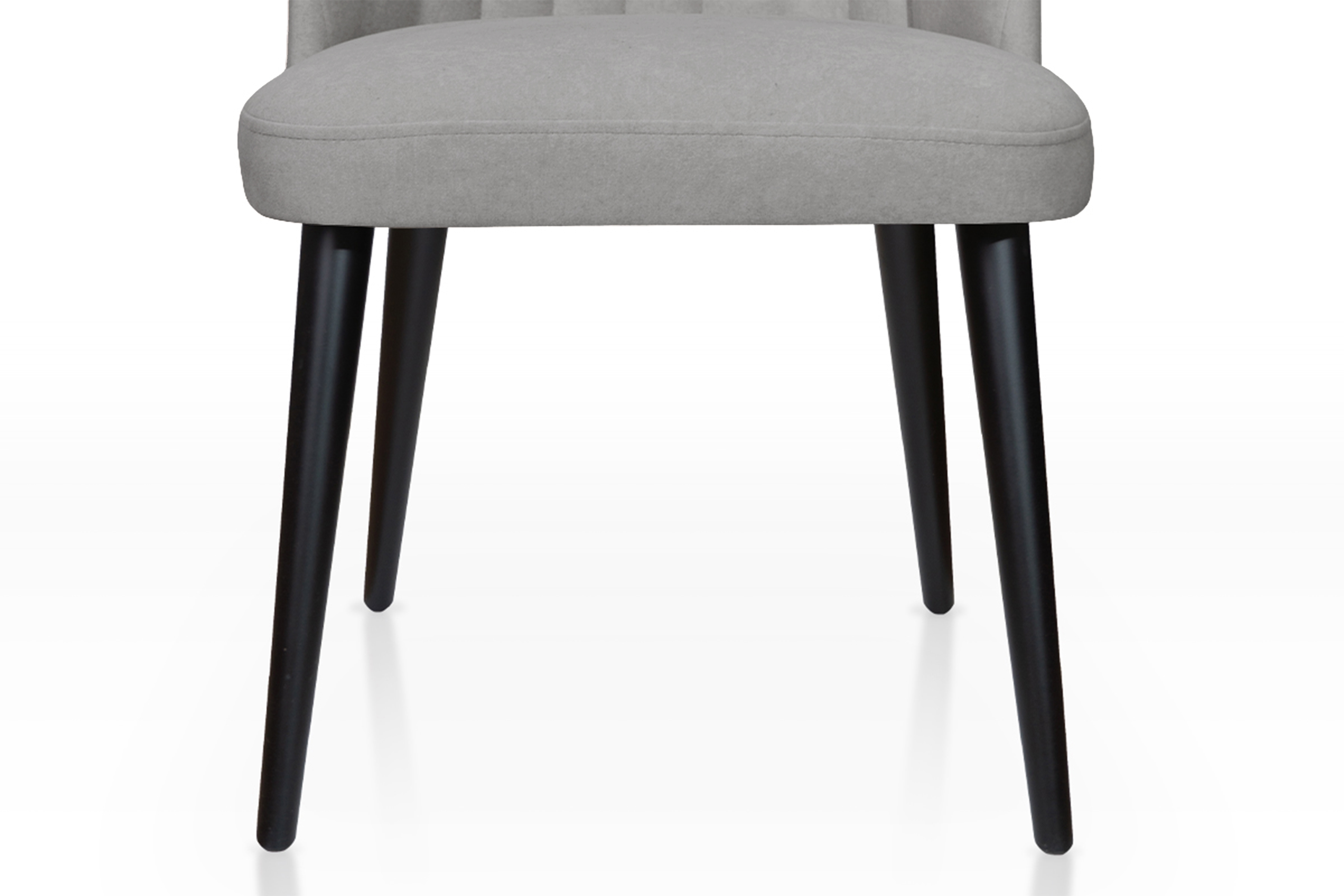 Jedálenské kreslo Azarro 2 - sivý ľahkočistiteľný zamat Cloud 83 / čierna Stolička drevená Azarro 2 z tapicerowanym siedziskiem - šedý velúr Cloud 83 / čierny nožičky