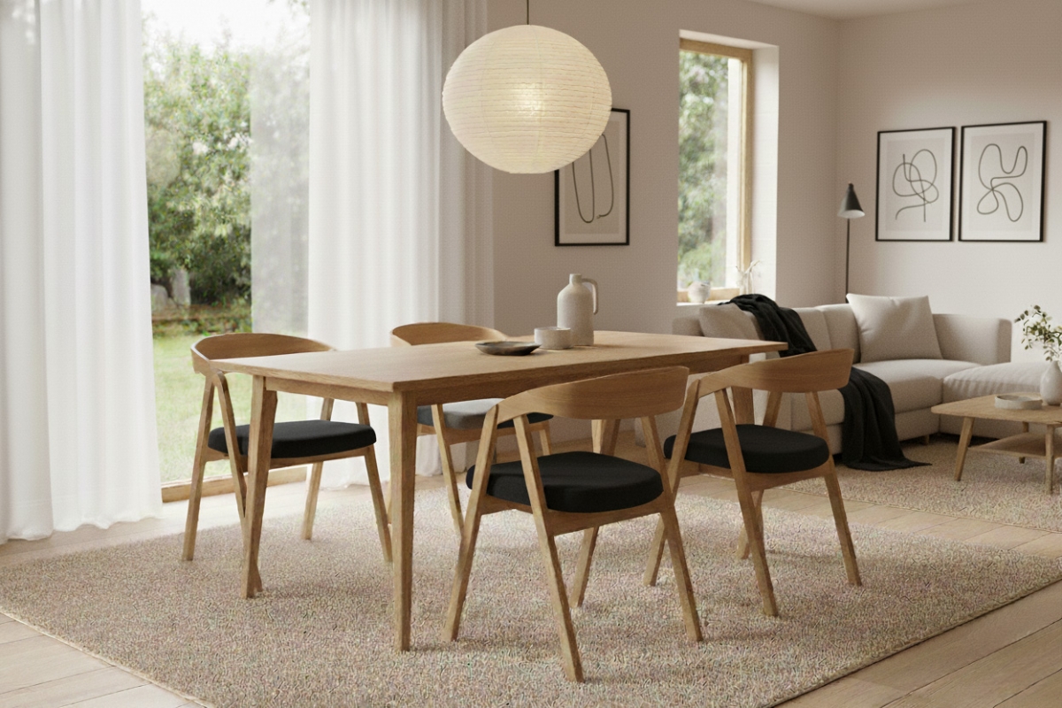 Dřevěná jídelní židle Elvarin s čalouněným sedákem – černý šenil Wind 99 / lakovaný dub židle dřevěná Elvarin s čalouněným sedákem - černá šenil Wind 99 / dub lakierowany