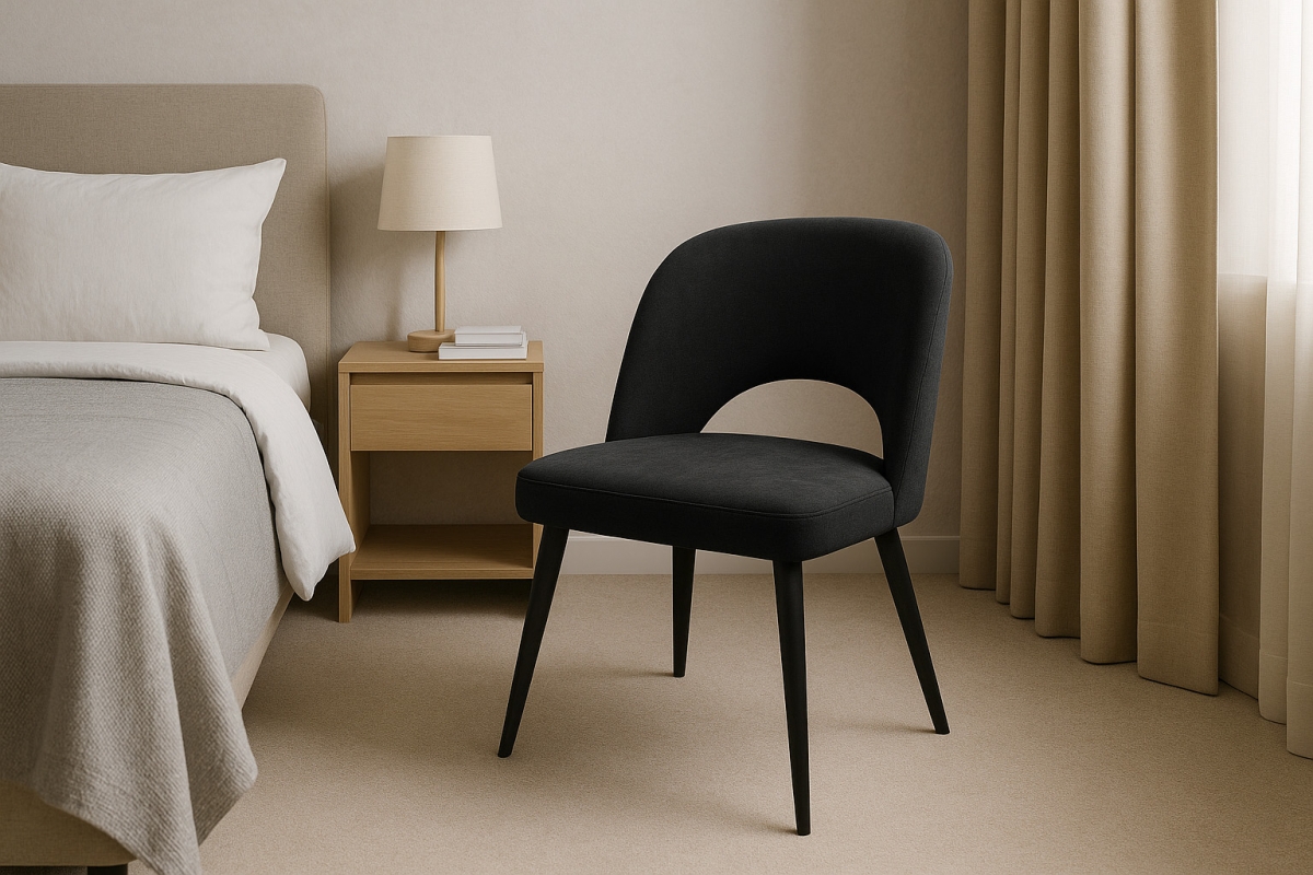 Drevená stolička Luvaro s čalúneným sedákom - čierny šenil Wind 99 / čierne nohy Stolička drevená Luvaro z tapicerowanym siedziskiem - Čierny šenil Wind 99 / nožičky čierny