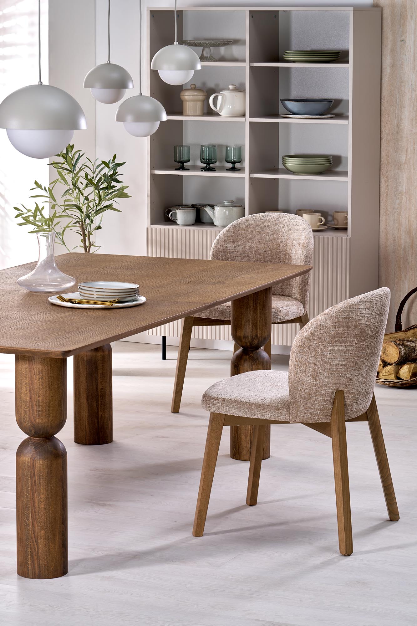 Jídelní židle Isario - béžová Cremona 14 / dub přírodní židle čalouněné isario - béžová cremona 14 / dub přírodní