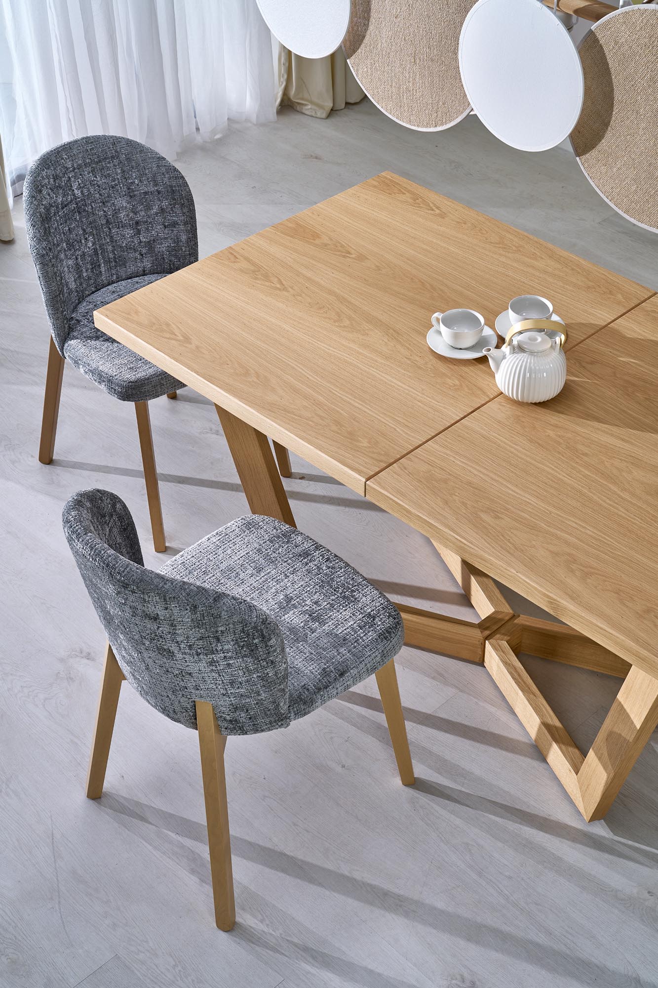 Čalouněná jídelní židle Isario - šedá Cremona 96 / dub přírodní židle čalouněné isario - popelavá cremona 96 / dub přírodní