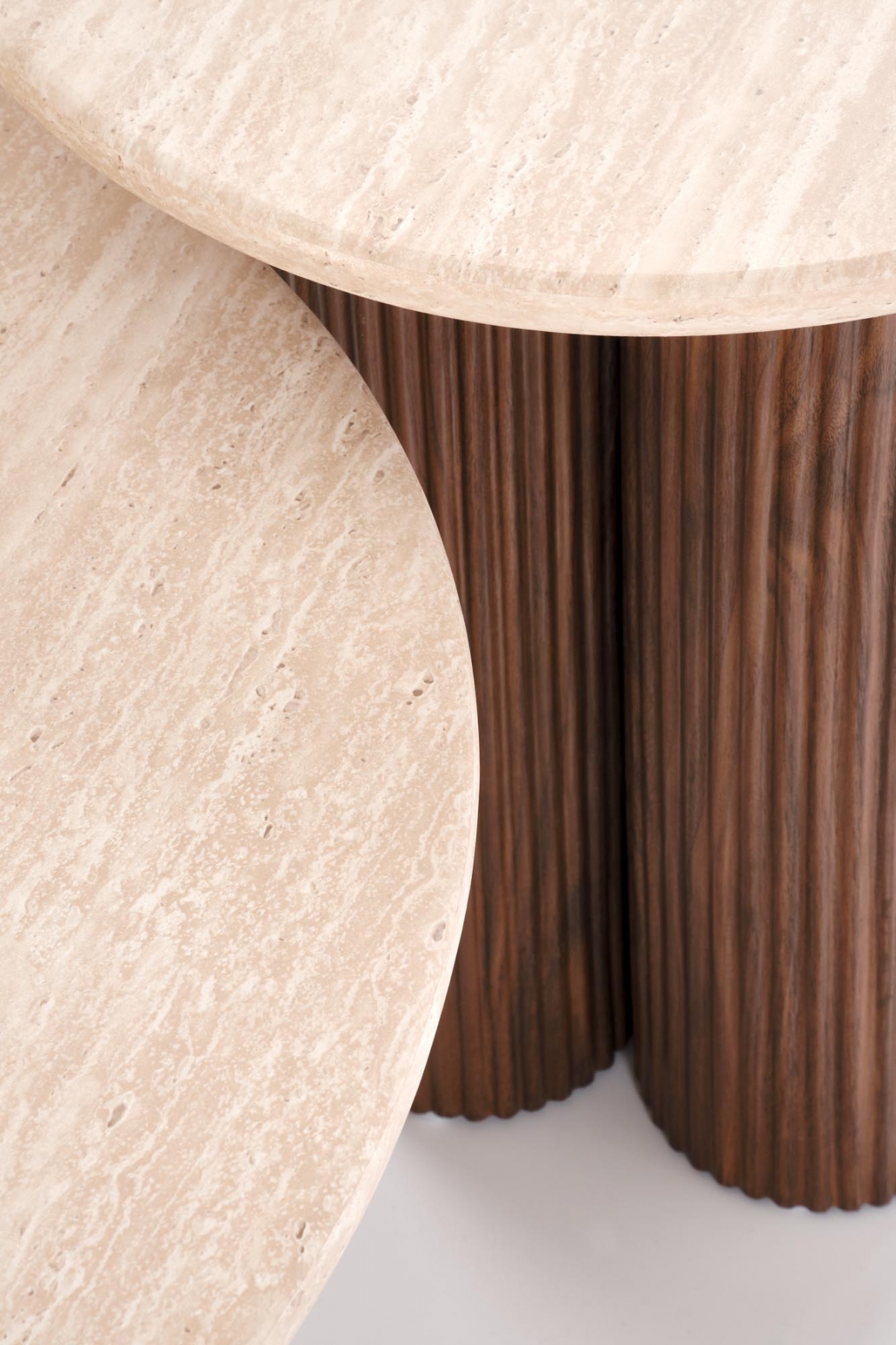 Konferenčný stolík Dorotea S 50 cm - travertín / orechový dekor Konferenčný stolík okragla Dorotea S 50 cm do obývacej izby - Travertín / orieškový